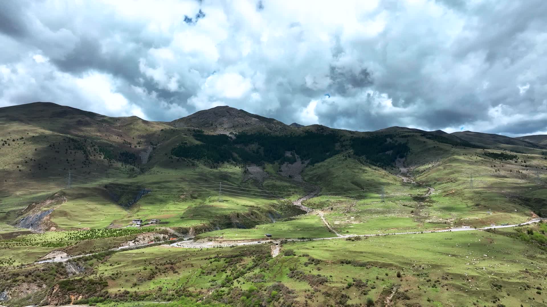 4K航拍四川甘孜康定塔公草原风景视频的预览图