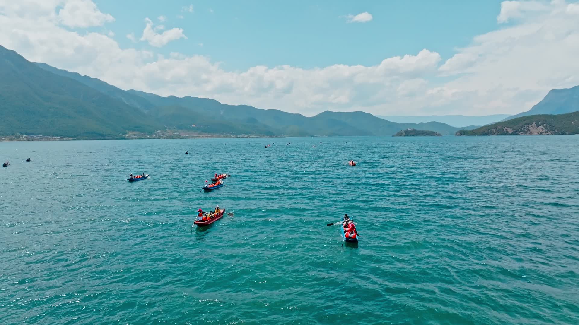 云南丽江宁蒗泸沽湖清澈湖水小船美景航拍视频的预览图