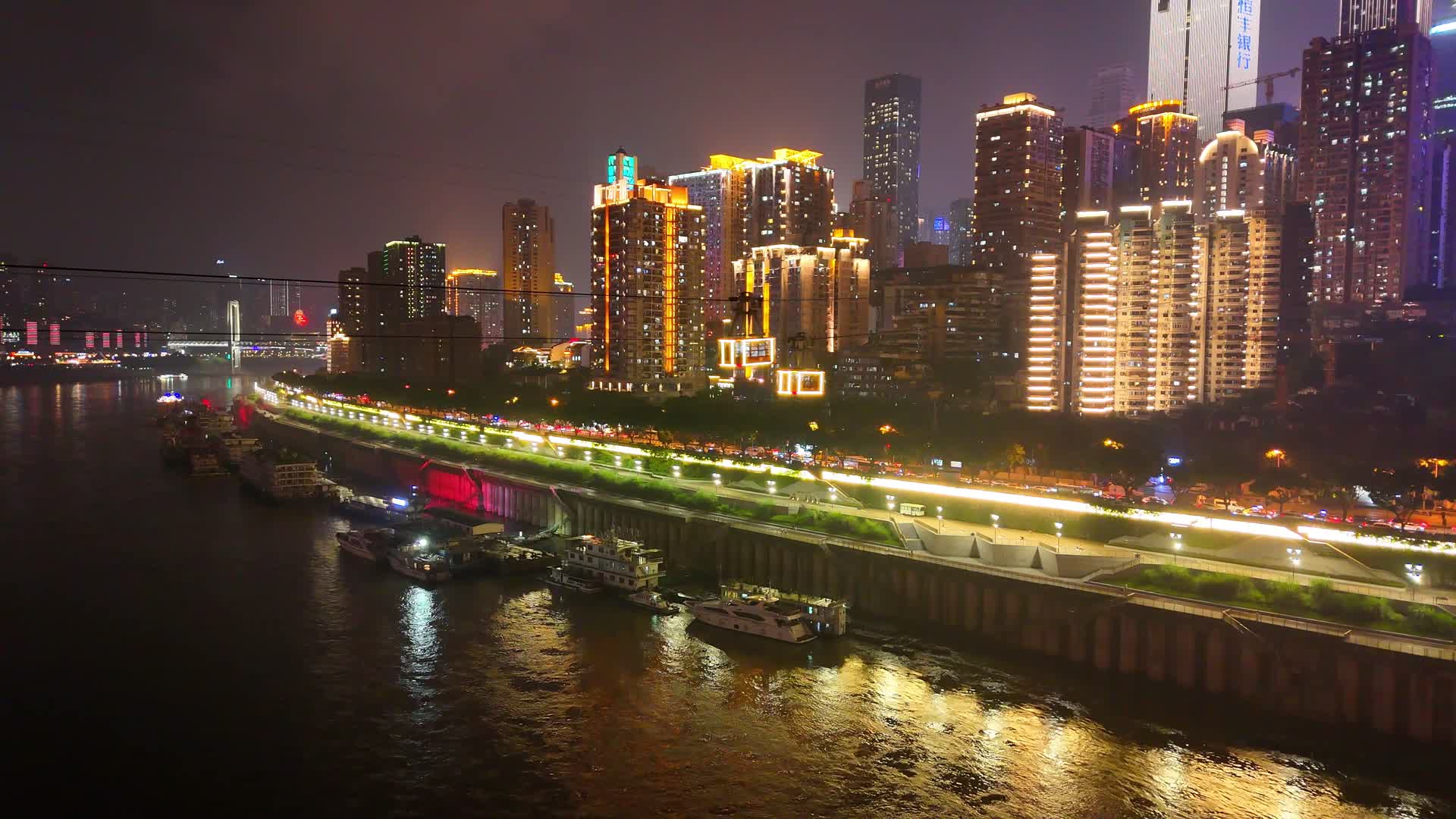 航拍重庆长江索道夜景索道站视频的预览图