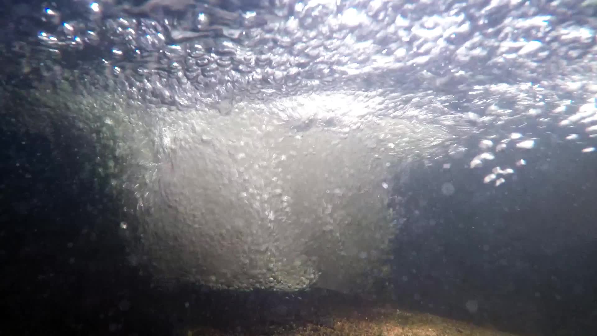 高清水下气泡海洋河流视频的预览图