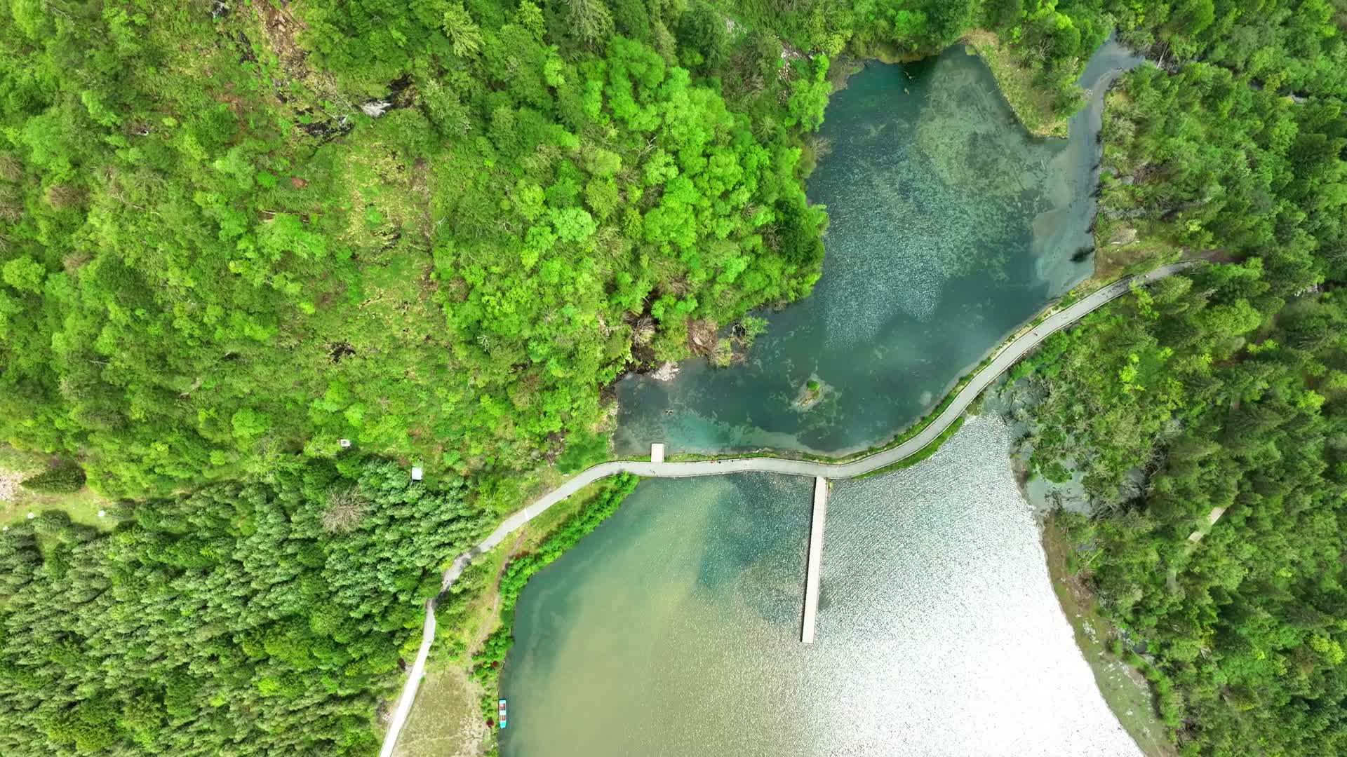 4K航拍四川阿坝州毕棚沟风景视频的预览图
