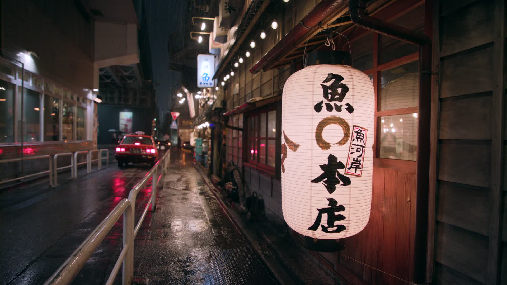 4k东京有乐町灯笼城市人群视频的预览图