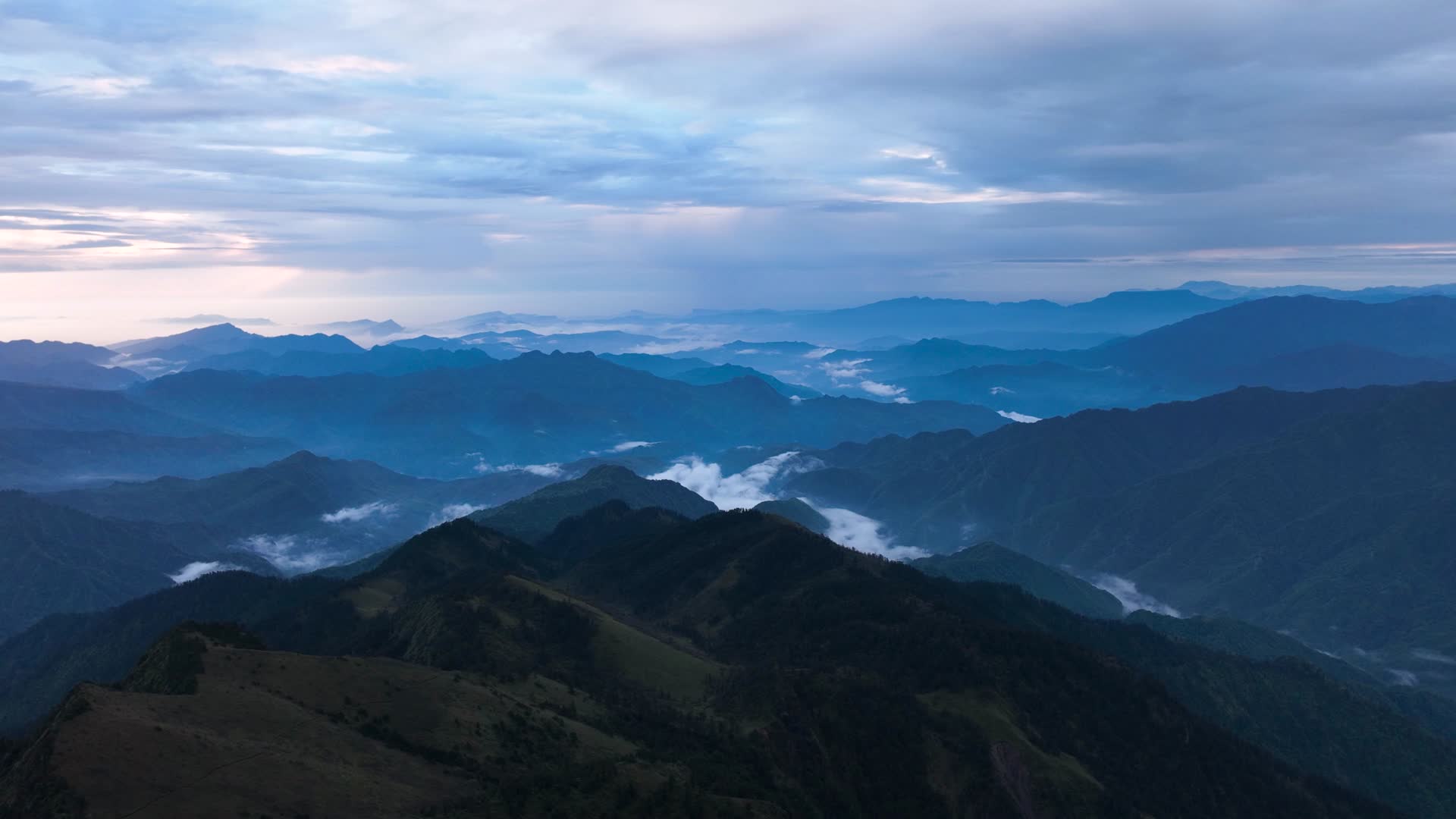 4K延时航拍四川雅安市牛背山云海风景视频的预览图