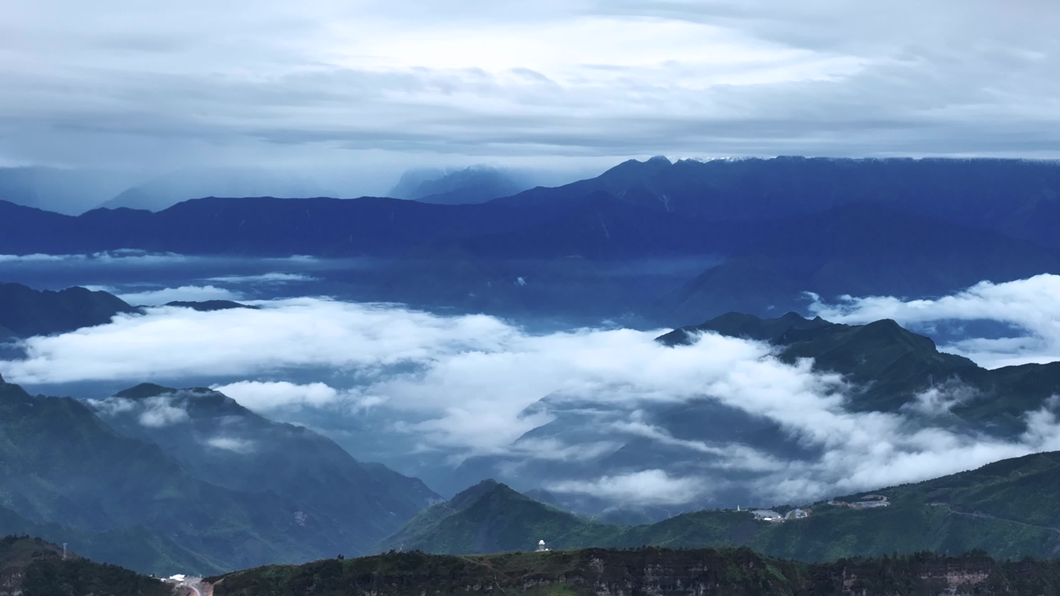 4K航拍四川雅安市牛背山清晨云海视频的预览图