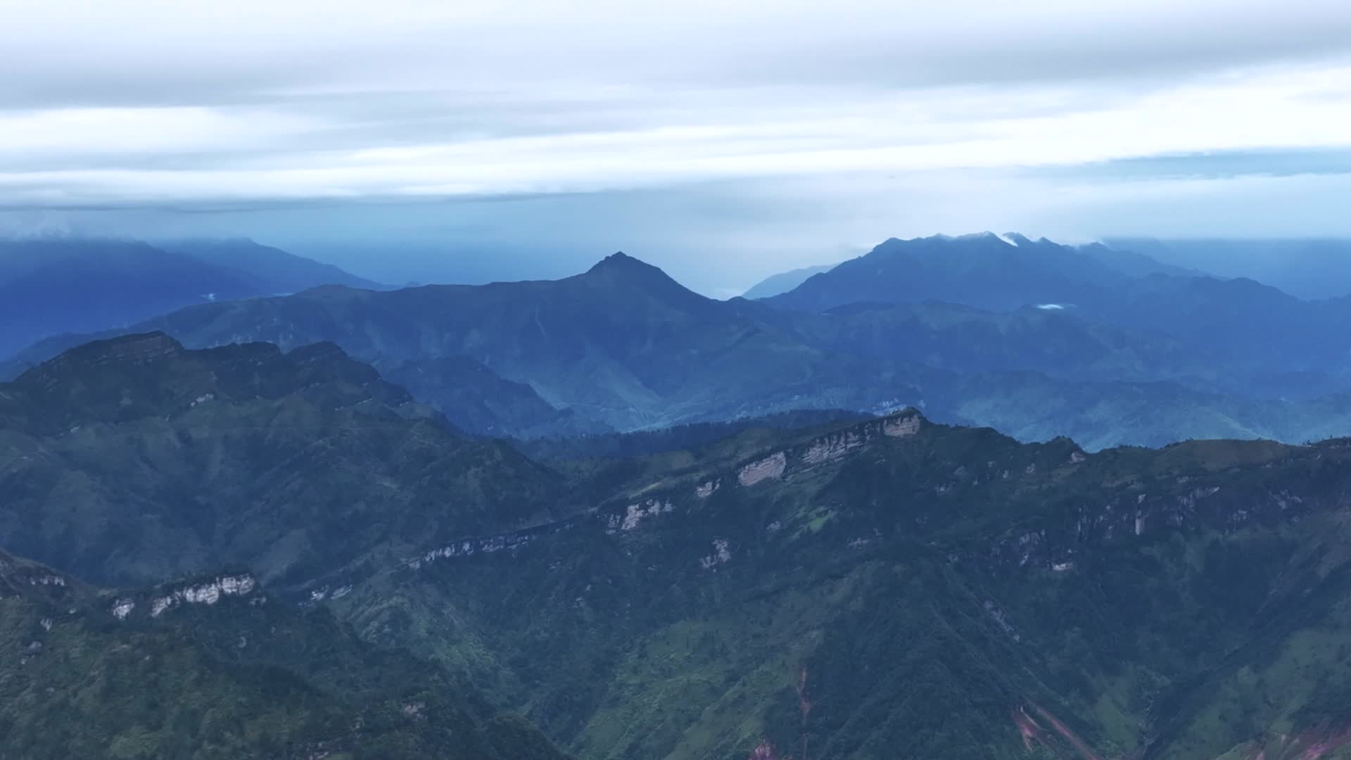 4K航拍四川雅安市牛背山云海风光视频的预览图