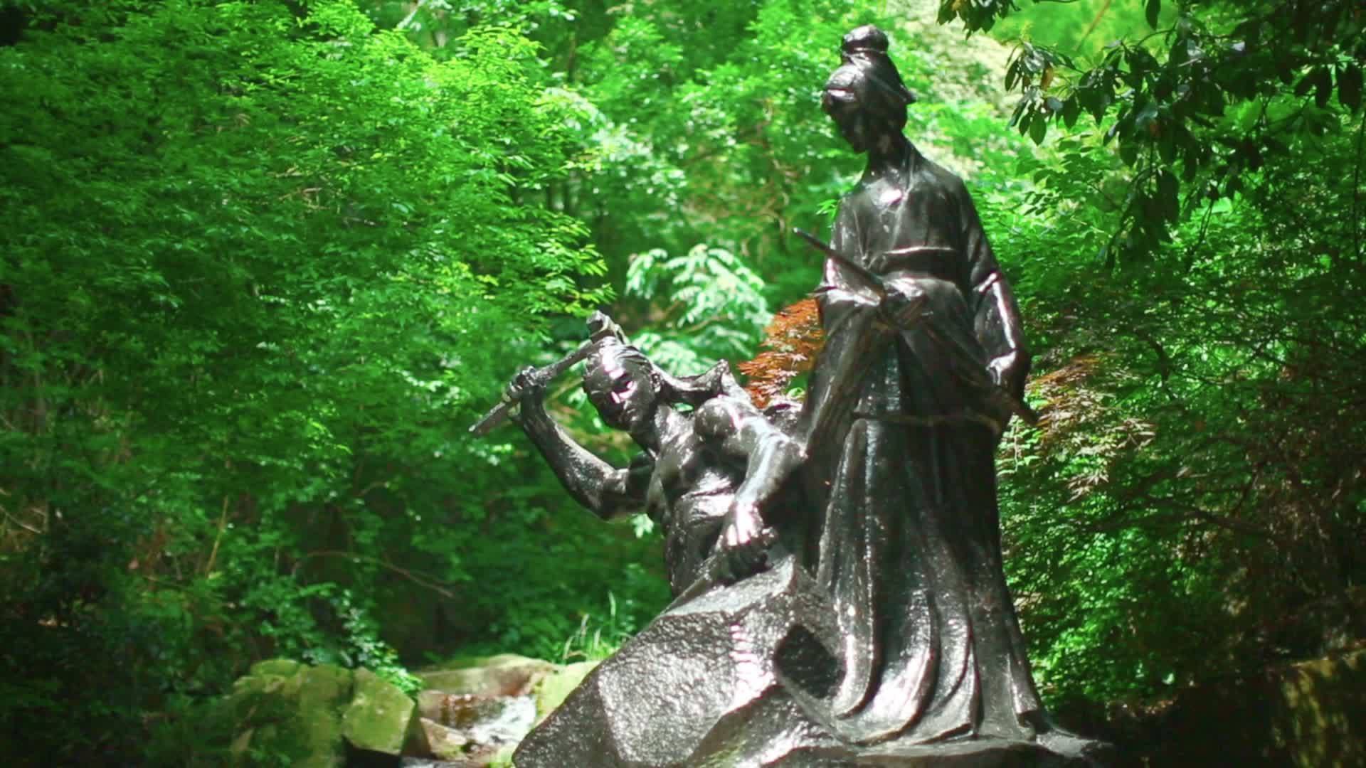 德清县莫干山风景区地标莫邪干将夫妻雕像视频的预览图