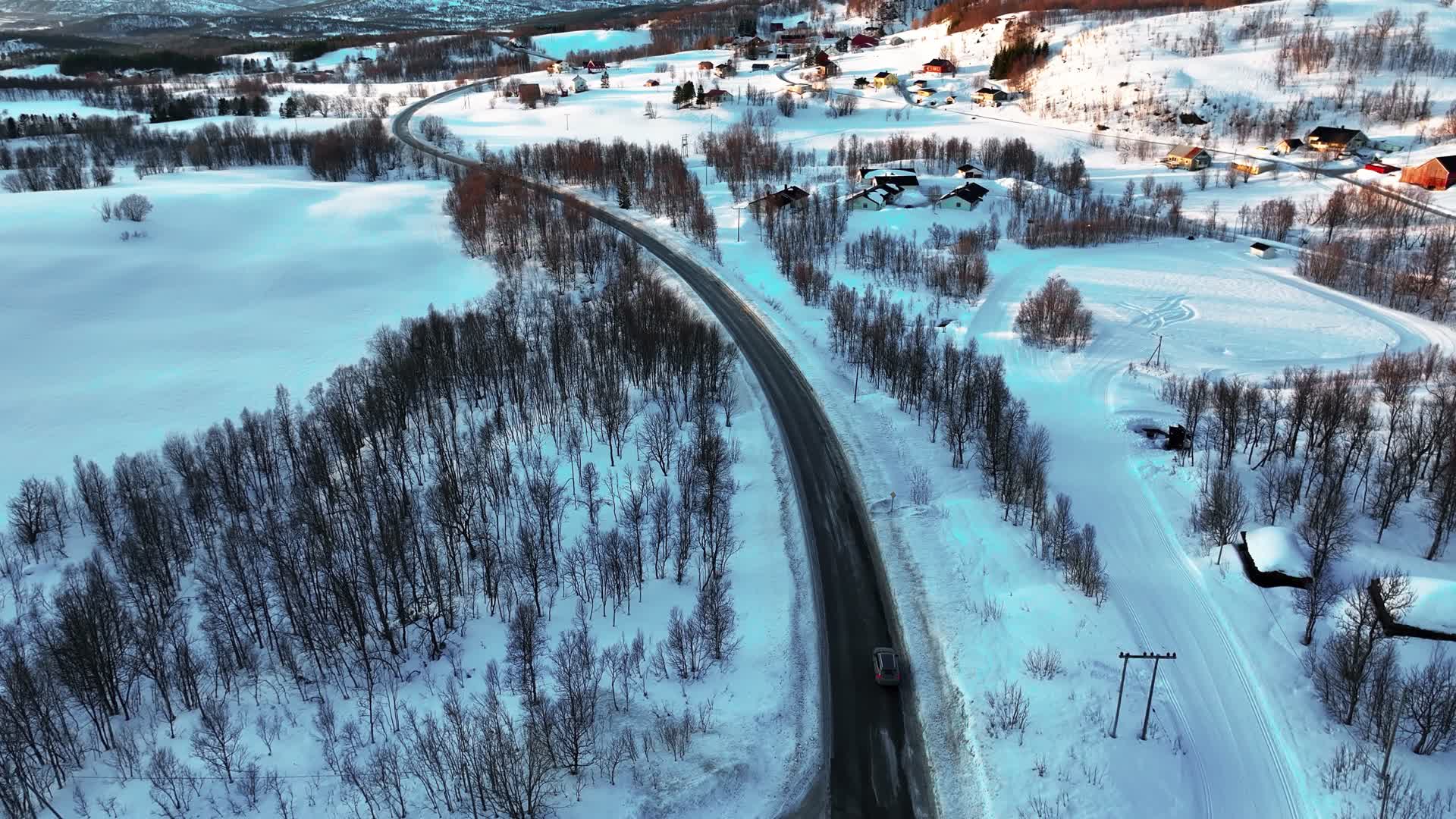 4K航拍挪威芬斯内斯雪白雪景风光视频的预览图