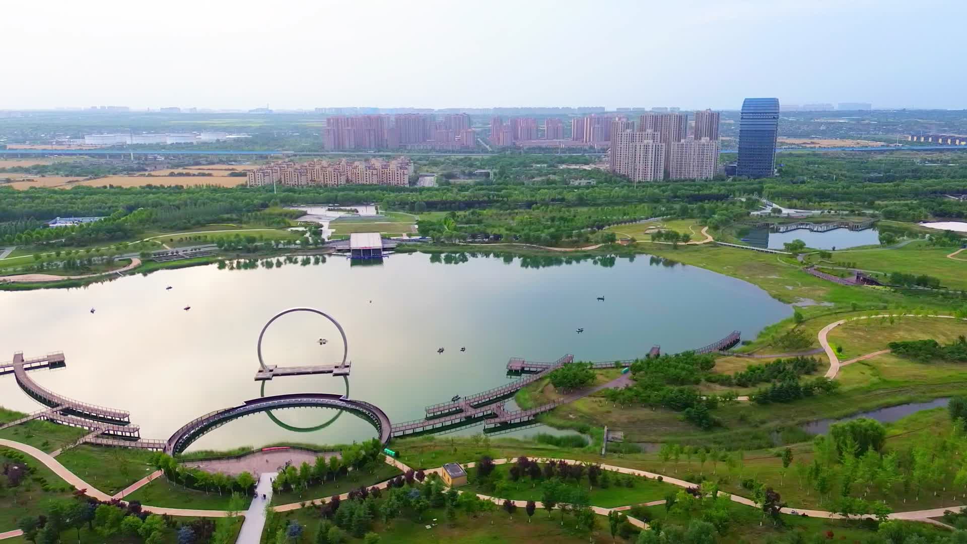 航拍陕西咸阳渭河秦汉湿地公园视频的预览图