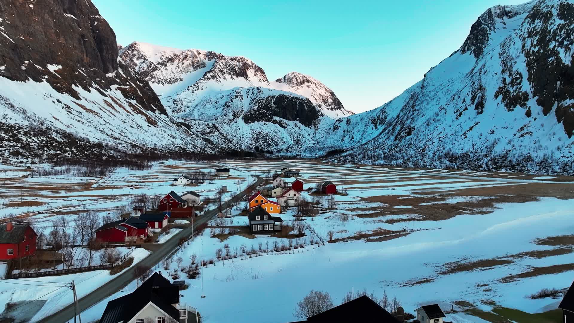 4K航拍挪威塞尼亚岛海湾美景视频的预览图