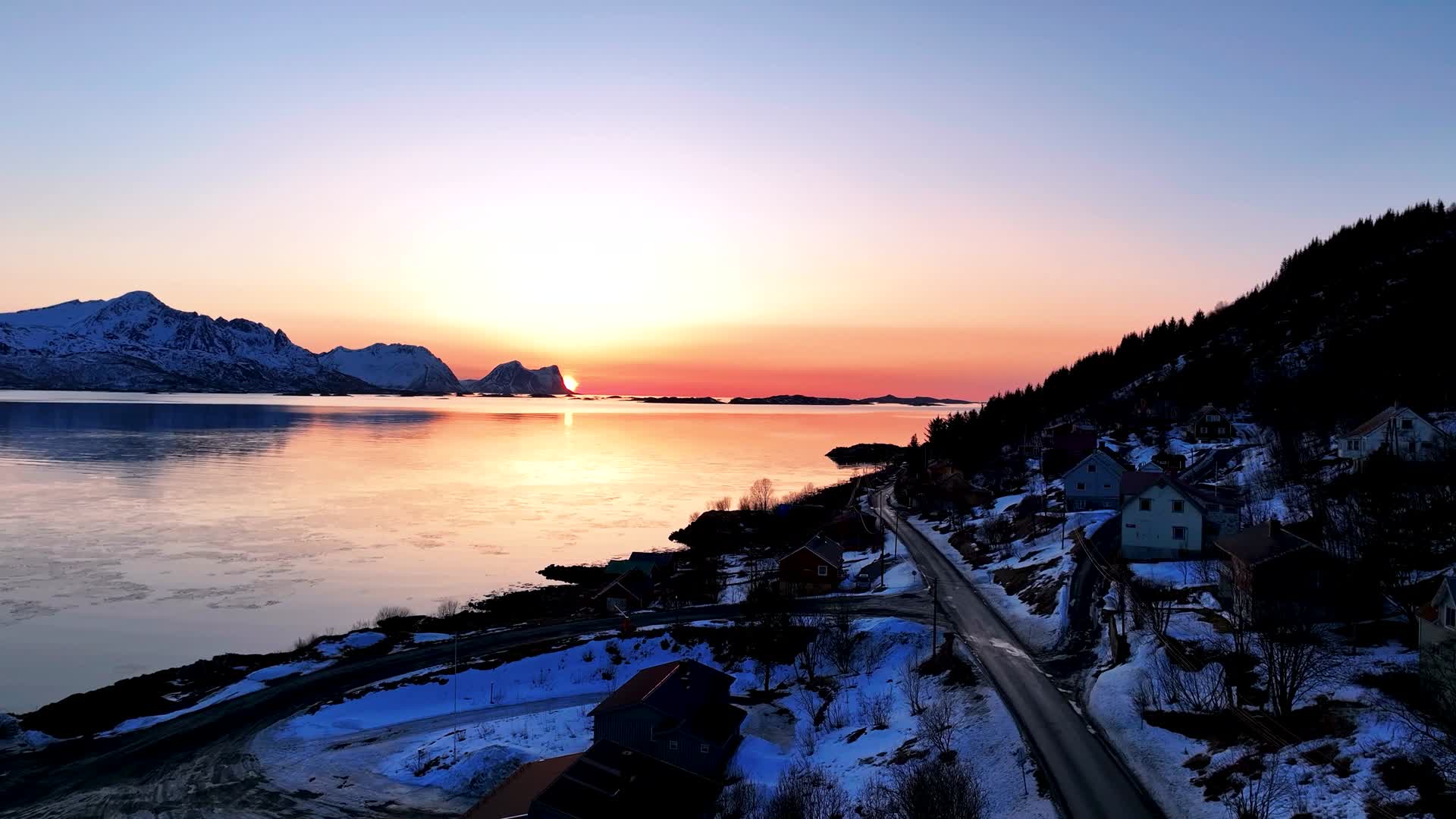 4K航拍挪威塞尼亚岛日出风光无限视频的预览图