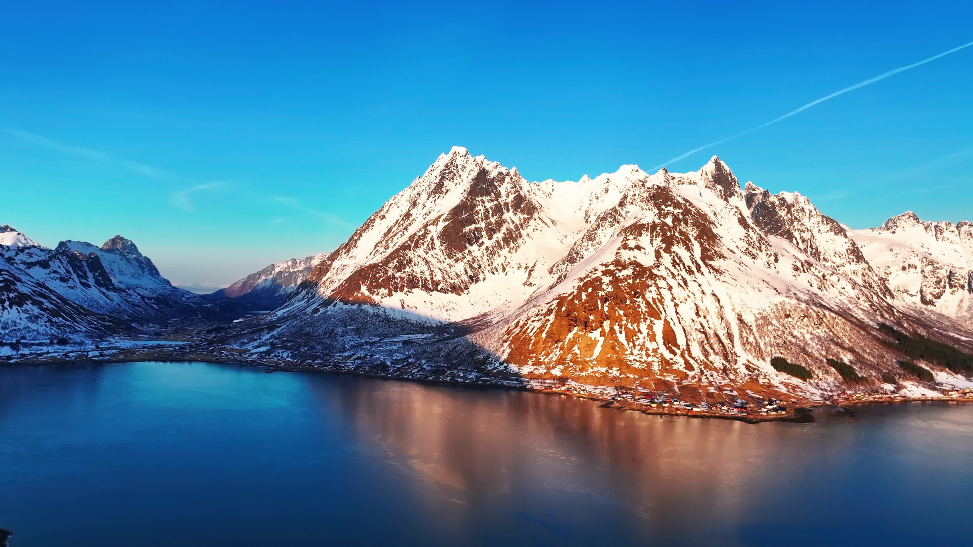 4K航拍挪威斯沃尔韦尔城镇自然风光视频的预览图