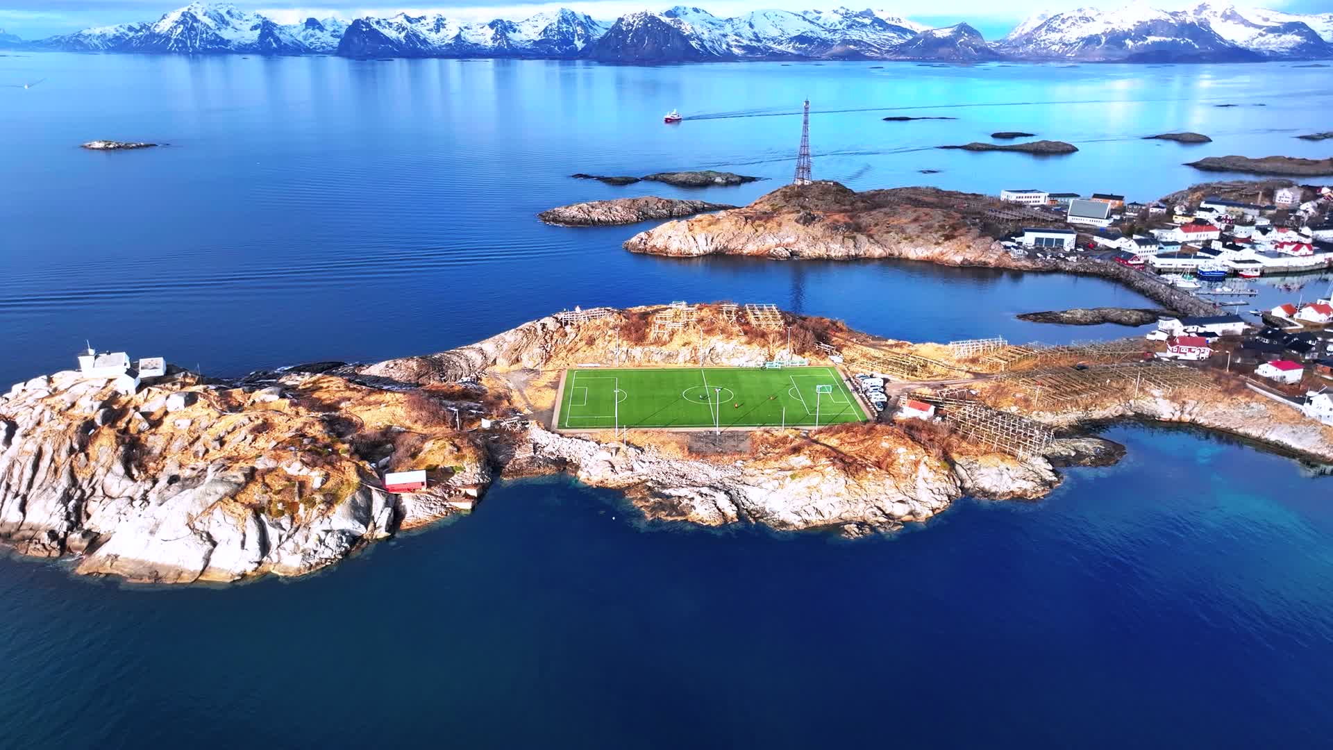 4K航拍挪威亨宁斯维尔足球场风光视频的预览图