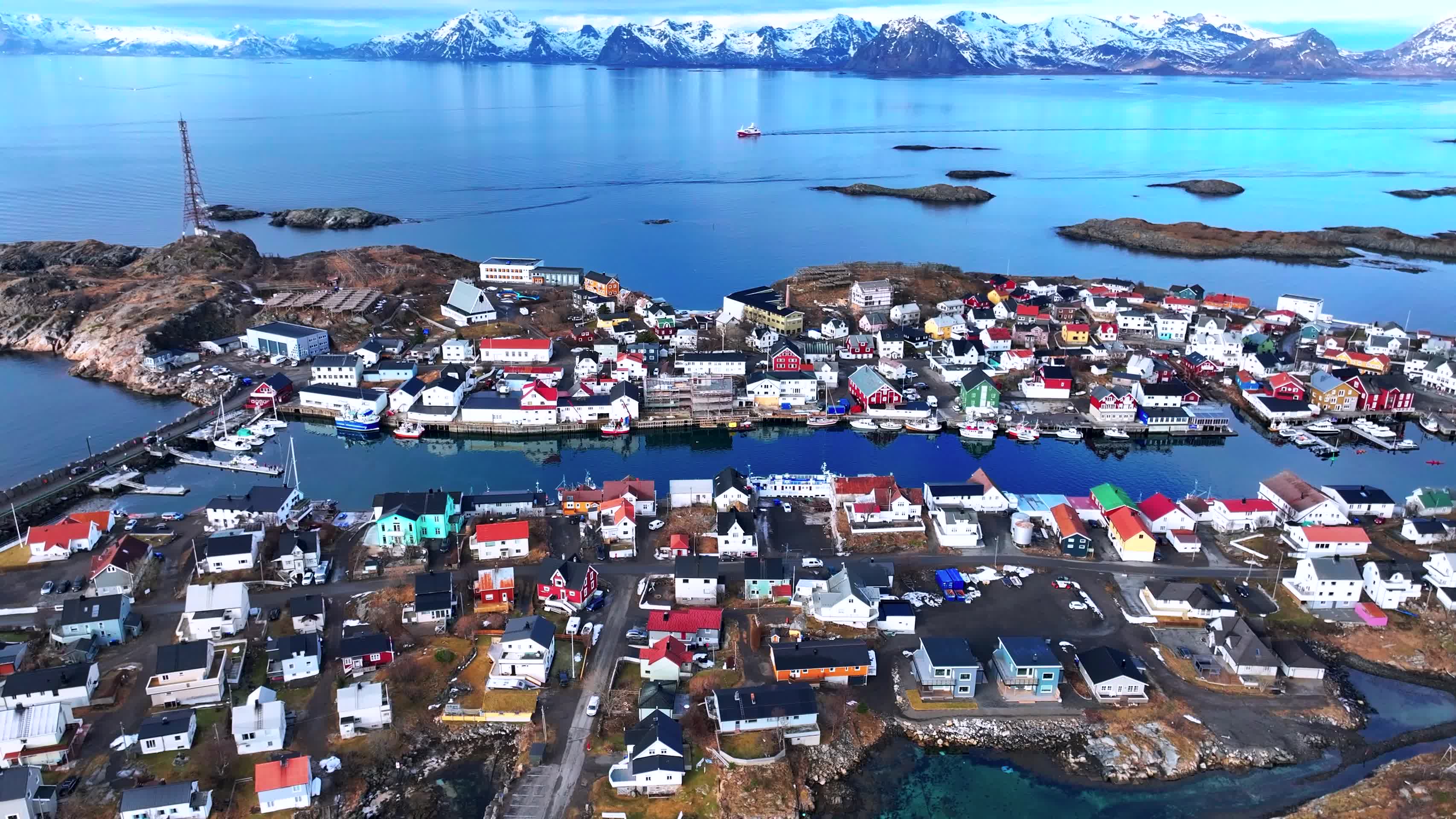 4K航拍挪威罗弗敦群岛亨宁斯维尔景点风景视频的预览图