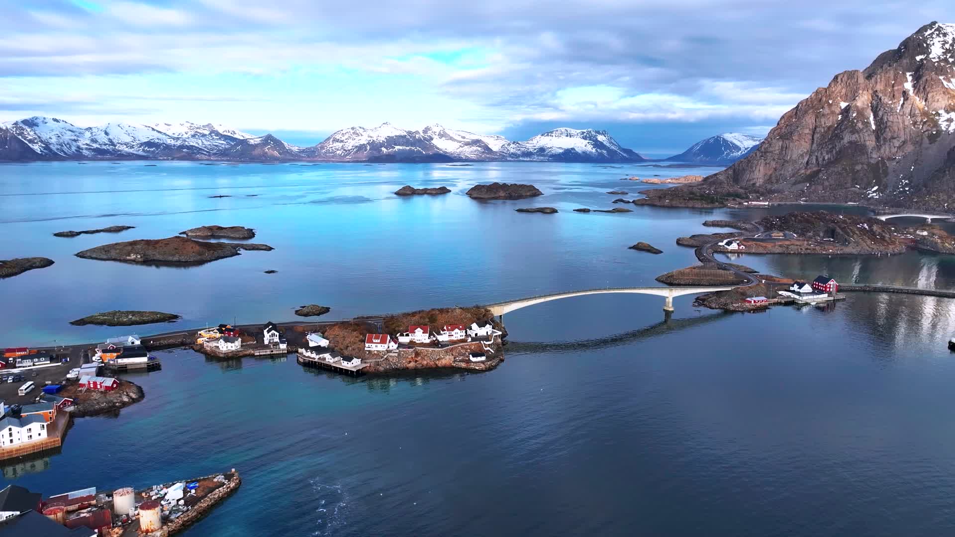 4K航拍挪威亨宁斯维尔足球场景色美景视频的预览图