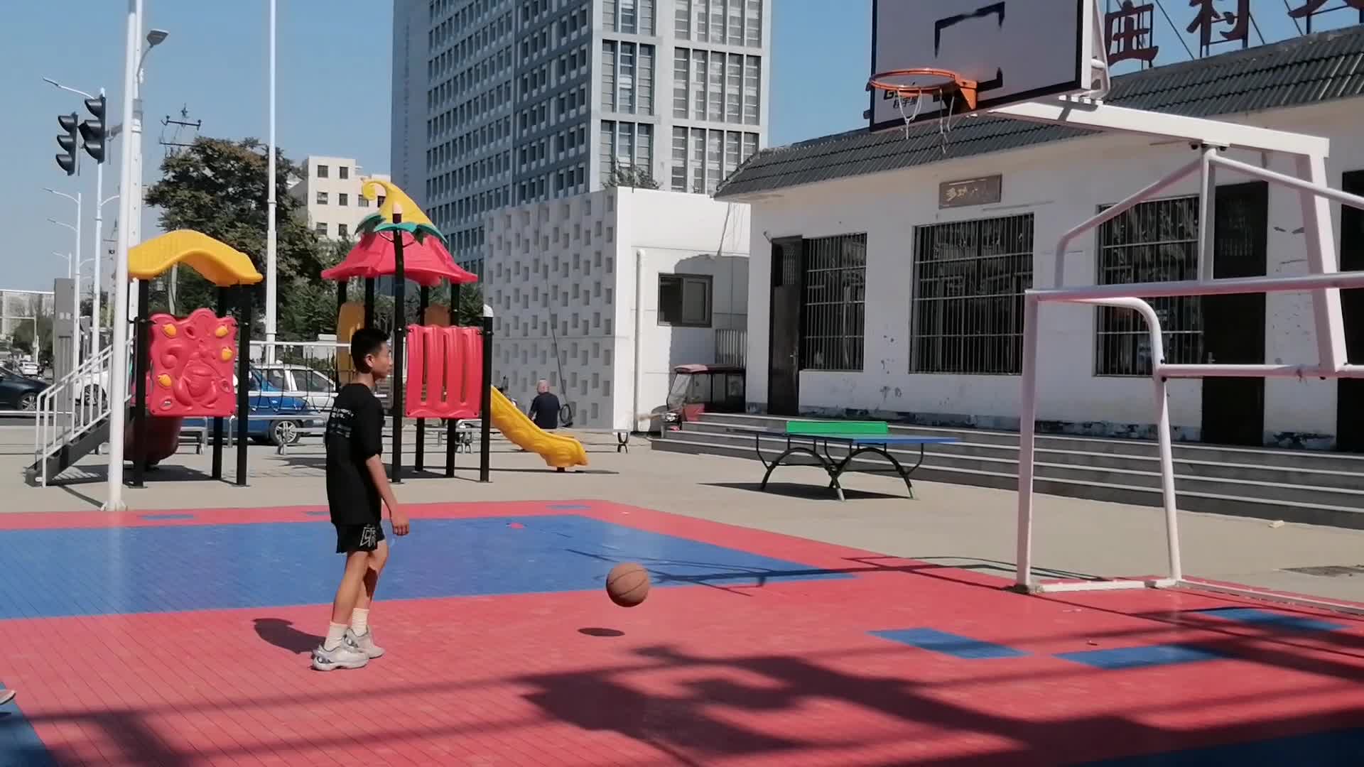 青少年打篮球视频的预览图