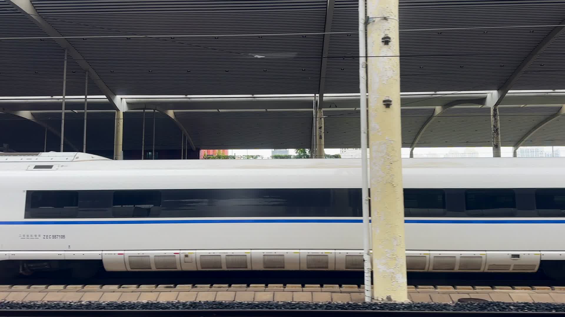 中国高铁动车高速行驶4K60视频的预览图
