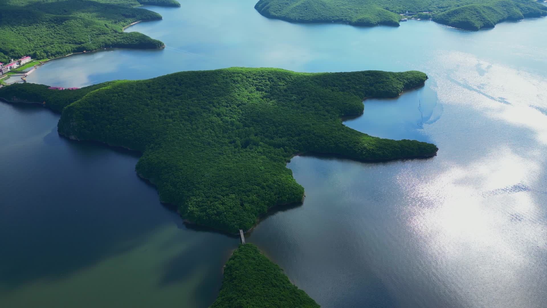 牡丹江镜泊湖风景航拍4K60视频的预览图