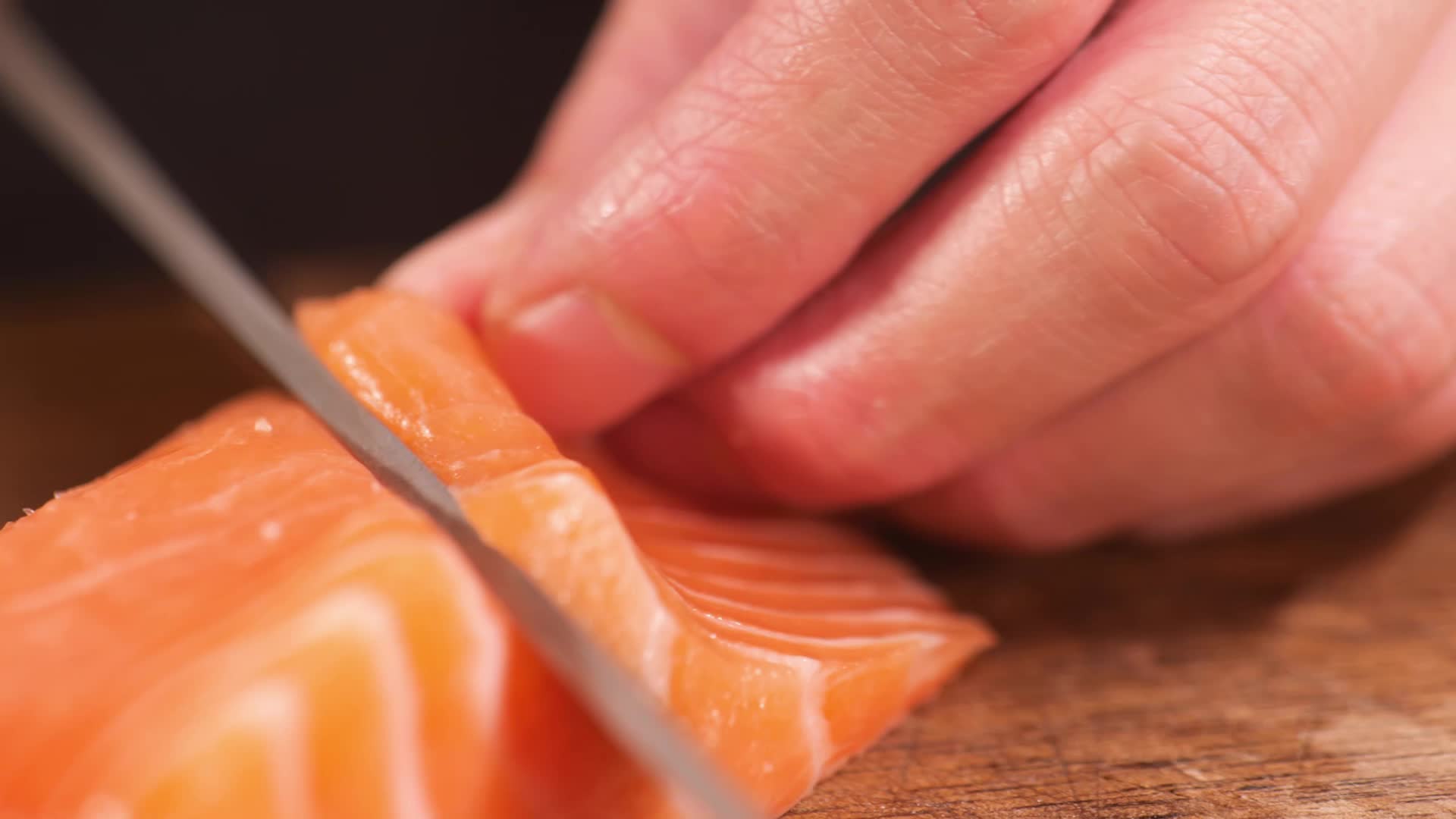 海鲜三文鱼大米海胆料理视频的预览图