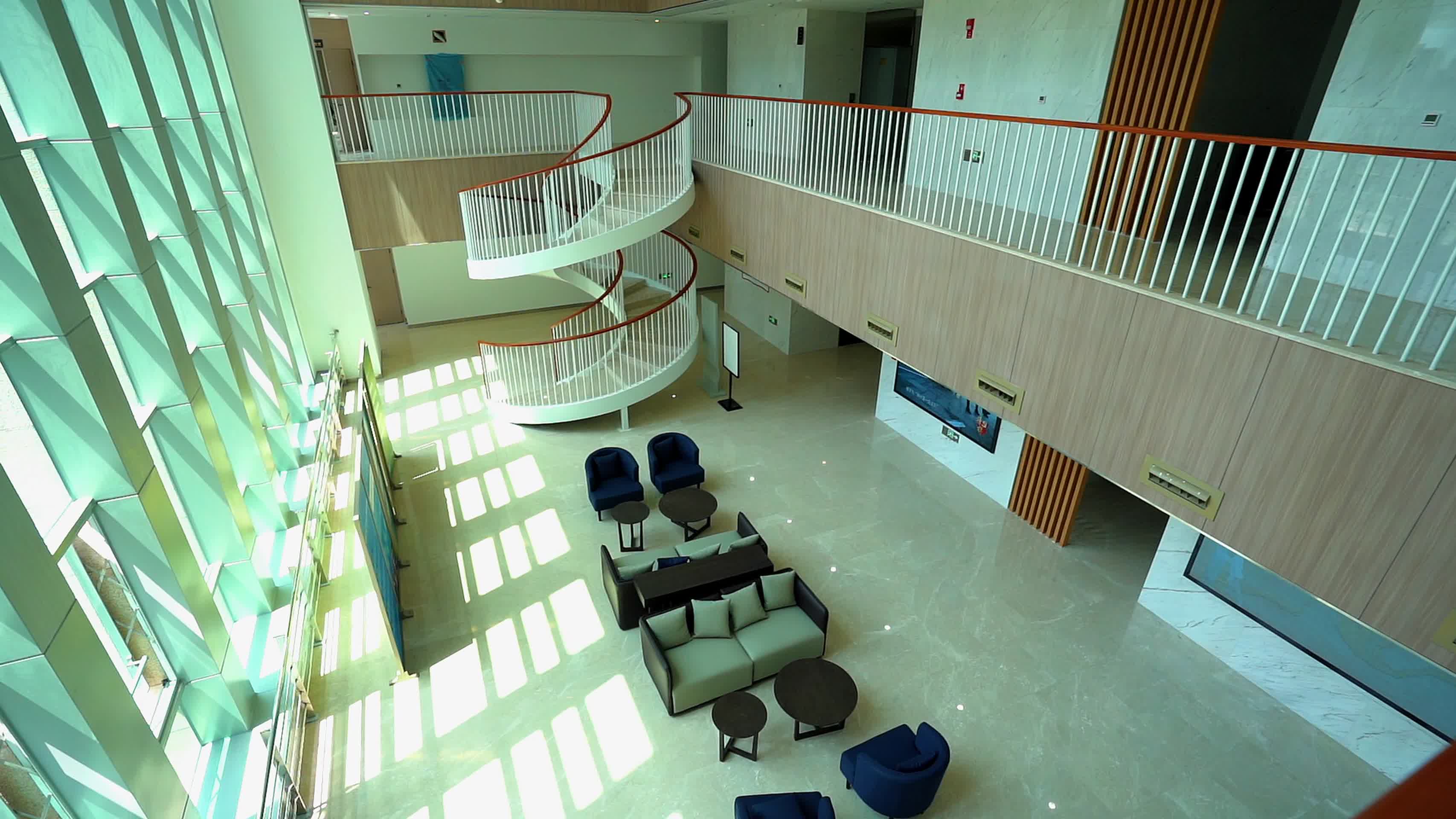 办公环境休闲书馆各种办公场景食堂篮球馆乒乓球场视频的预览图