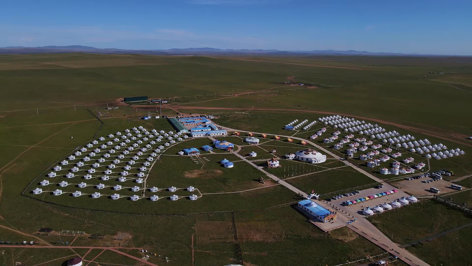 大草原蒙古包骑马奔跑羊夕阳下蒙古包视频的预览图