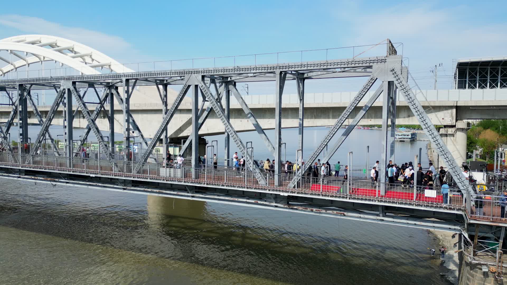 哈尔滨松花江中东铁路大桥航拍4K60视频的预览图