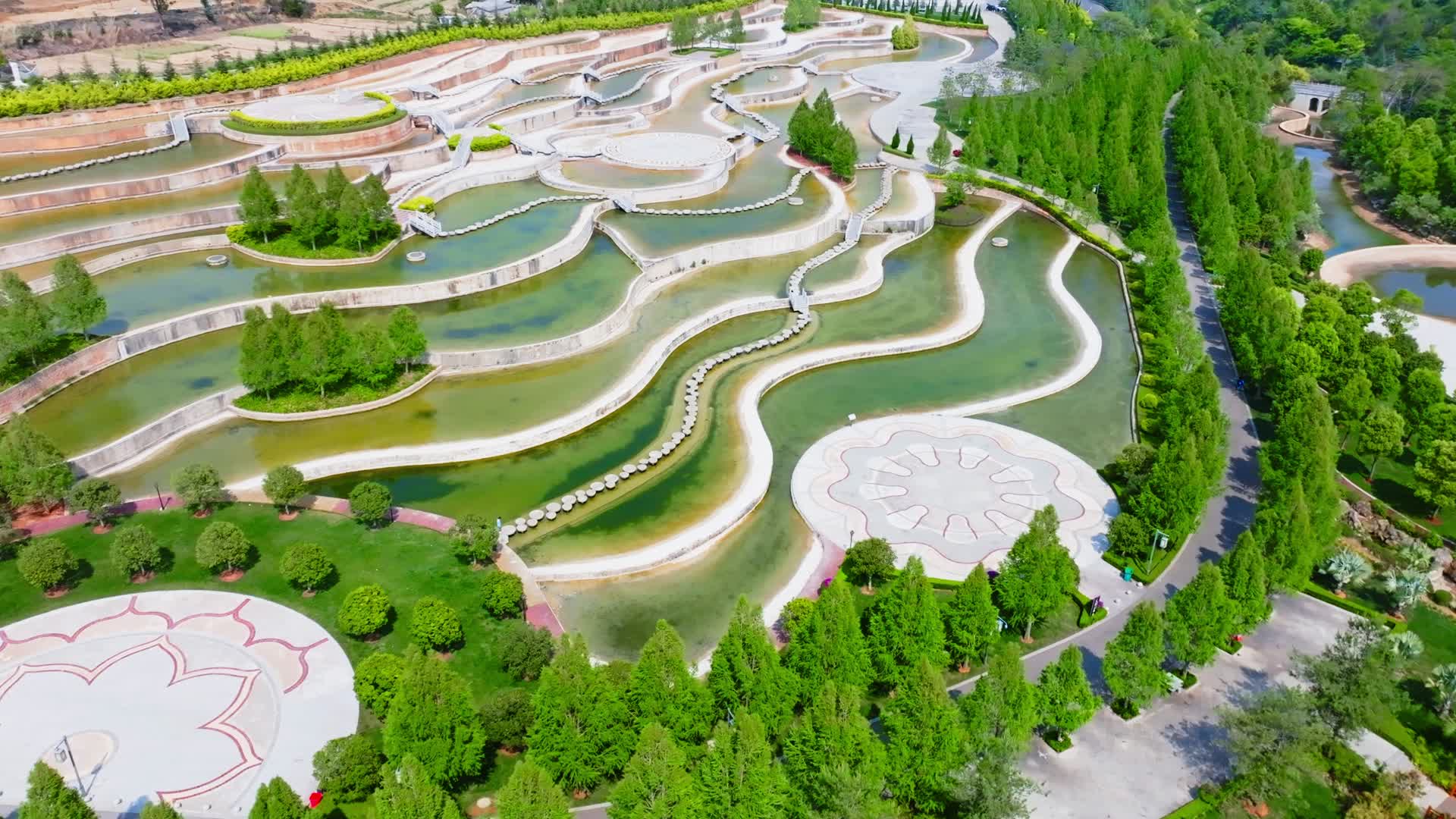 云南省红河州弥勒市锦屏山五彩云池美景航拍视频的预览图