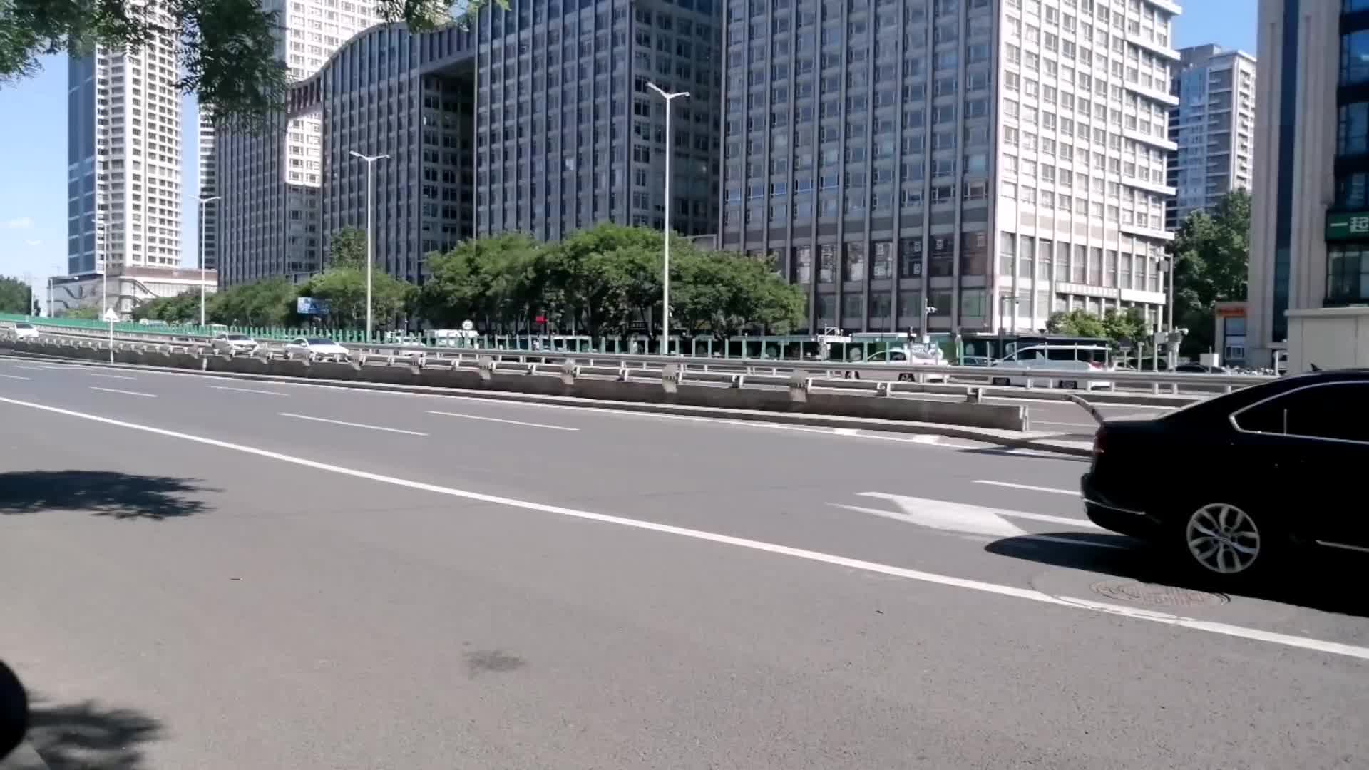 北京道路车流大望路延时拍摄视频的预览图