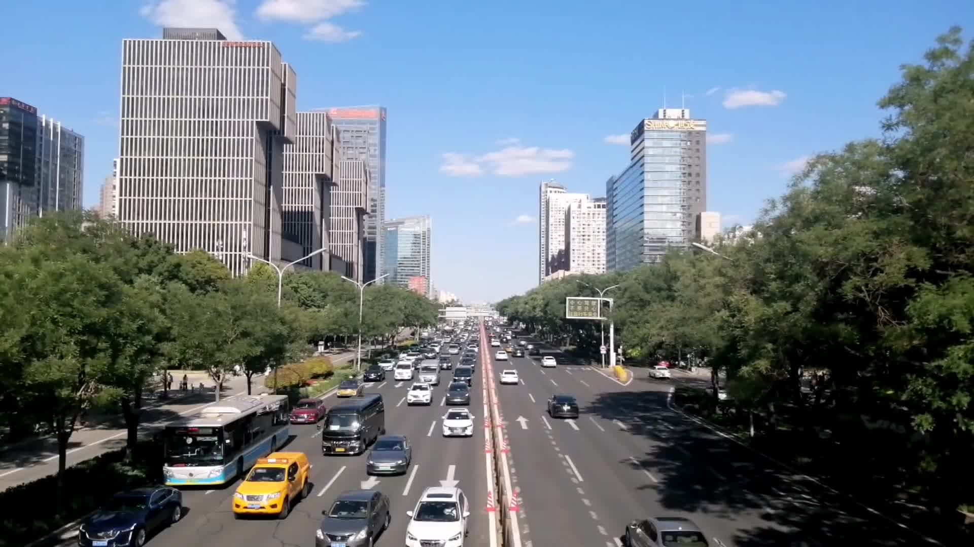 北京城市道路车流大望路延时拍摄视频的预览图