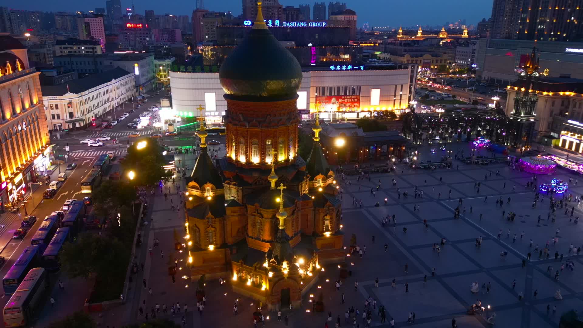 哈尔滨圣索菲亚大教堂夜景航拍4K视频的预览图