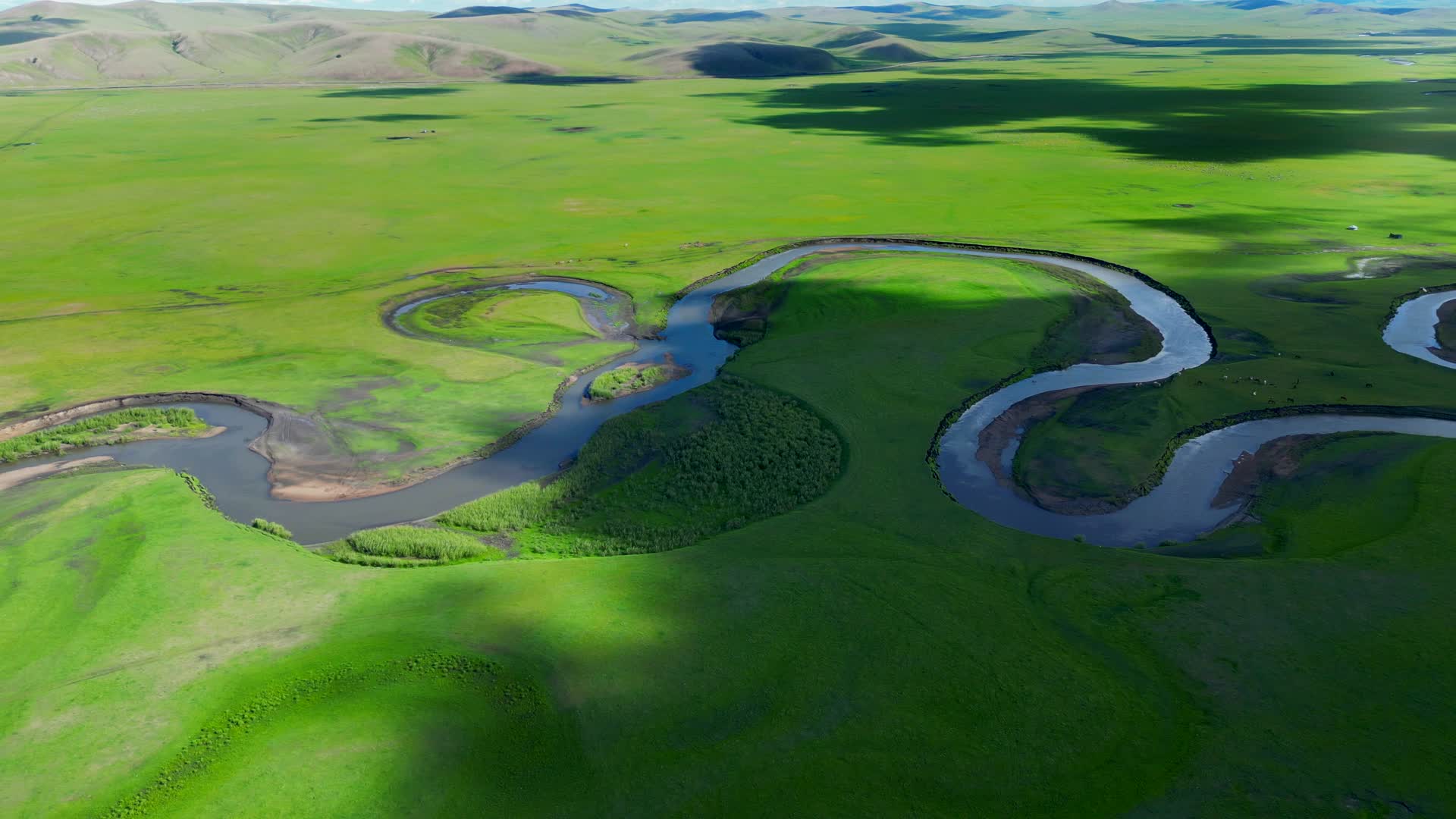 呼伦贝尔莫日格勒河大草原航拍4K60视频的预览图