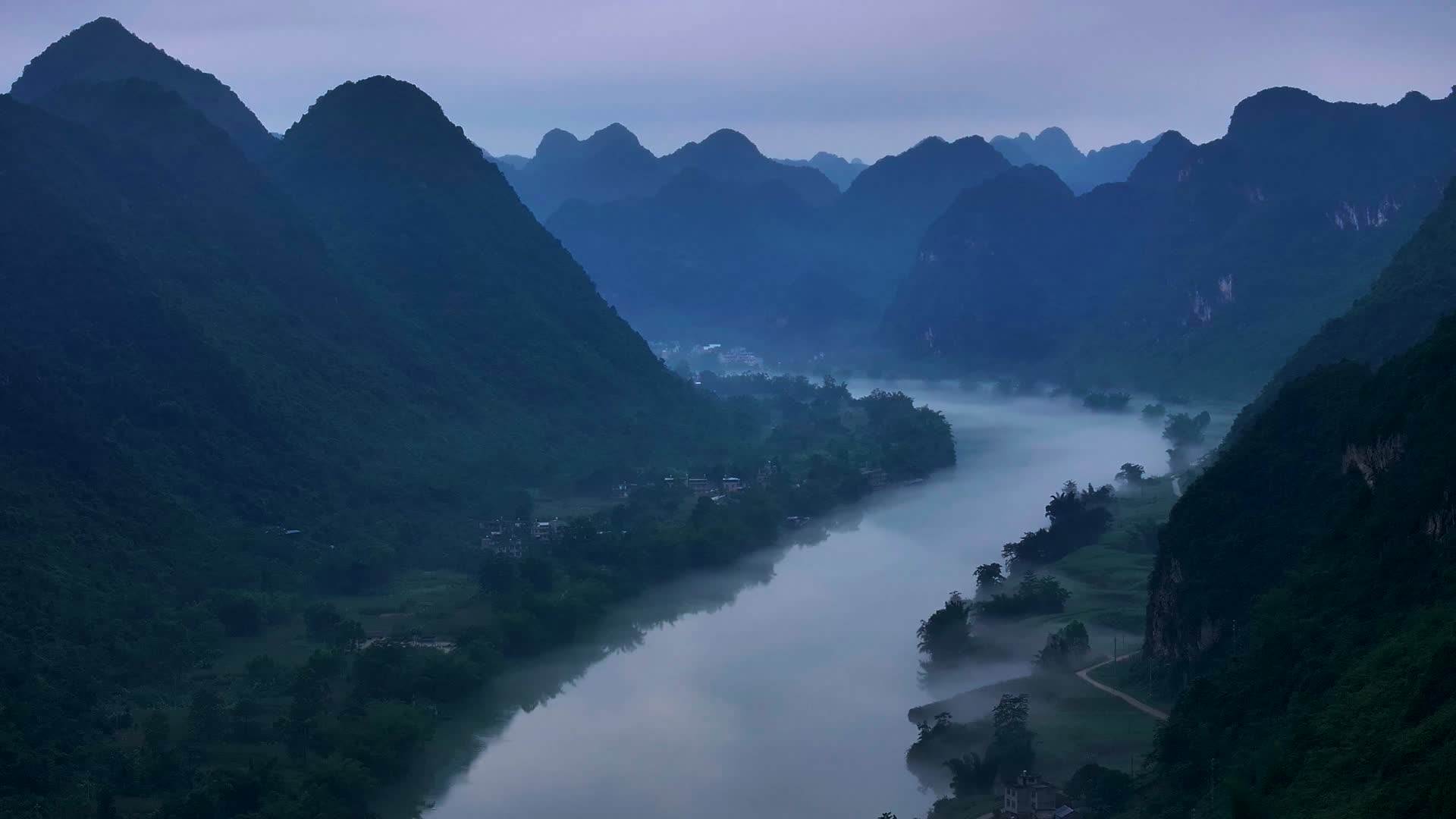 4K航拍广西河池大化县最美山水画美景视频的预览图