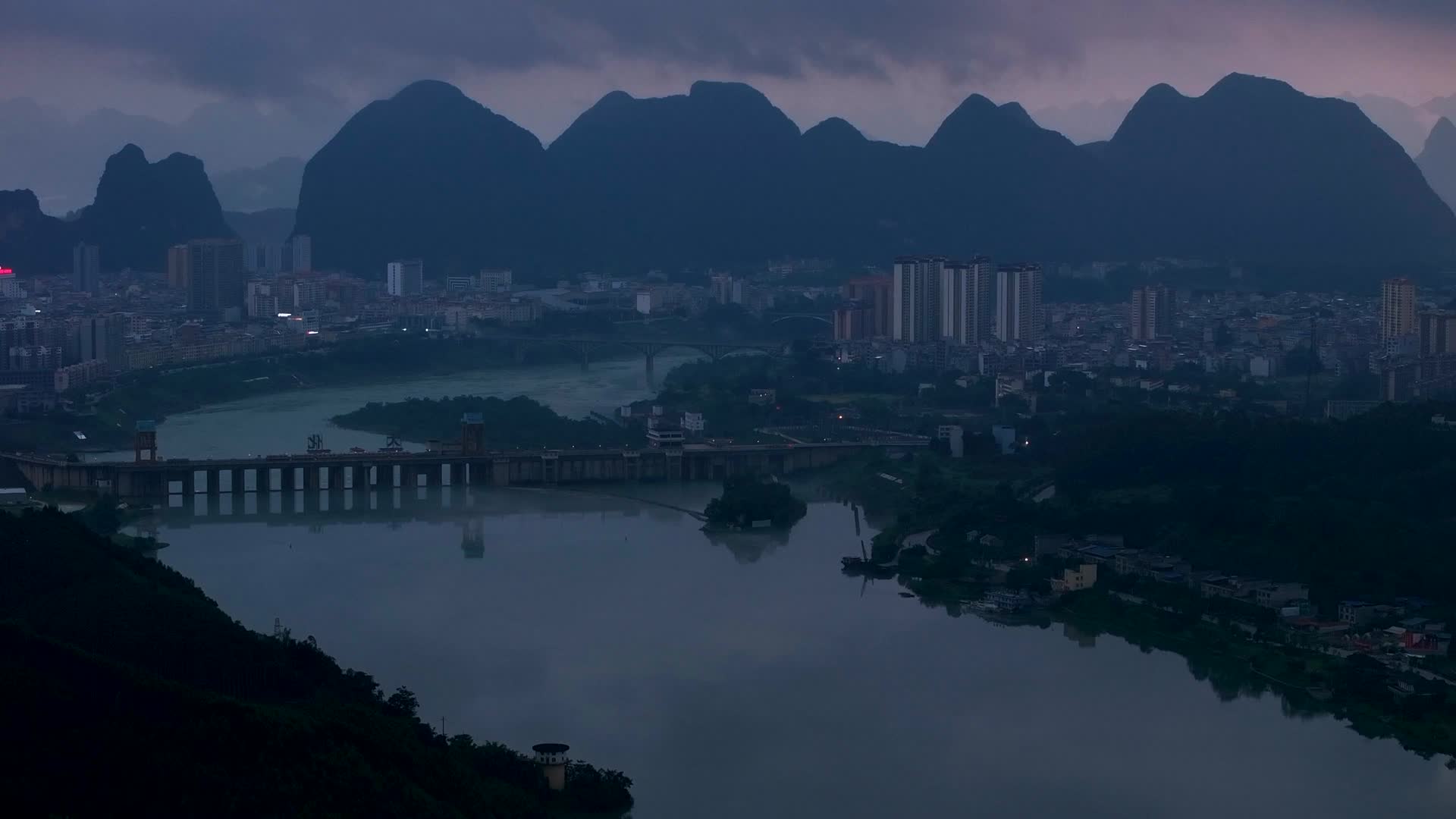 4K航拍广西河池大化县风景视频的预览图