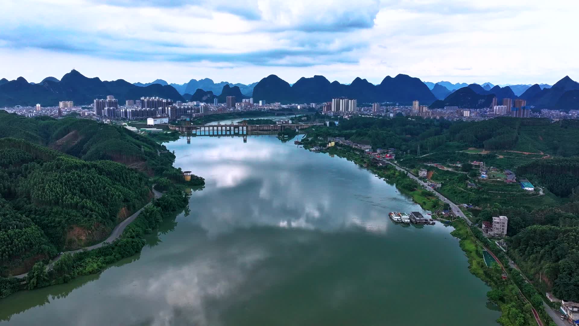 4K延时航拍广西河池大化县最美风光视频的预览图