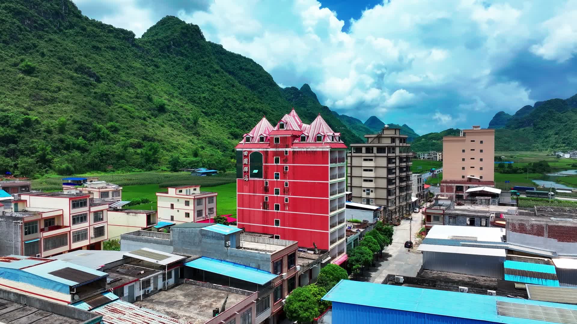 4K无人机航拍广西南宁马山县风光视频的预览图