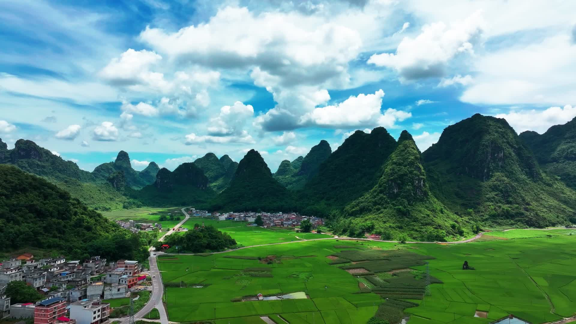 4K航拍广西南宁马山县无限风光视频的预览图