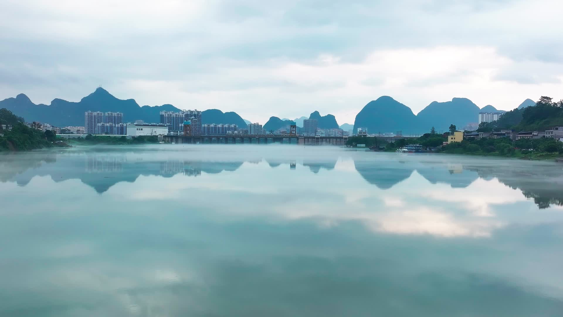 4K航拍广西南宁马山县自然美景视频的预览图