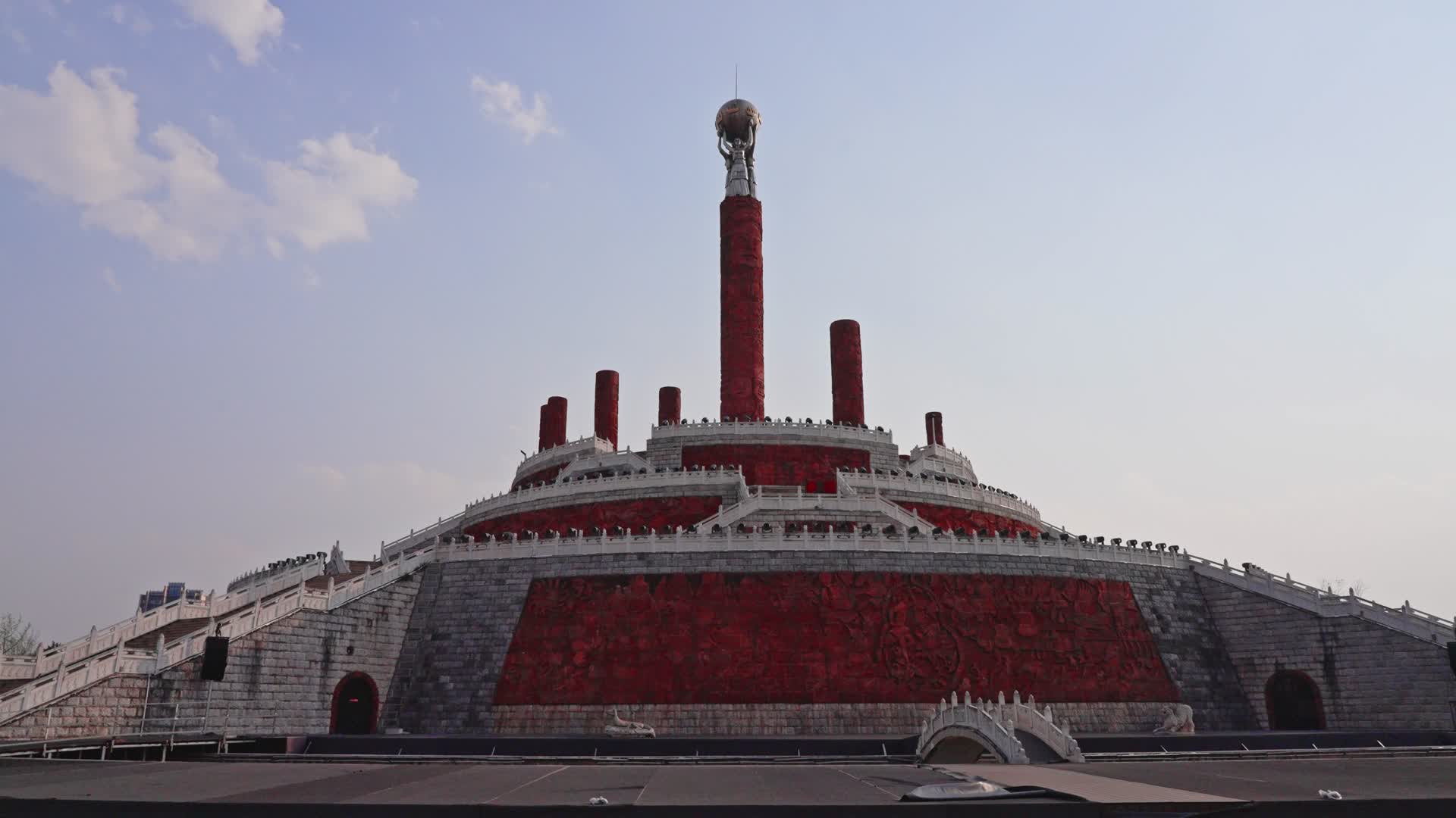 楚雄中国彝族十月太阳历文化园地标建筑延时视频的预览图