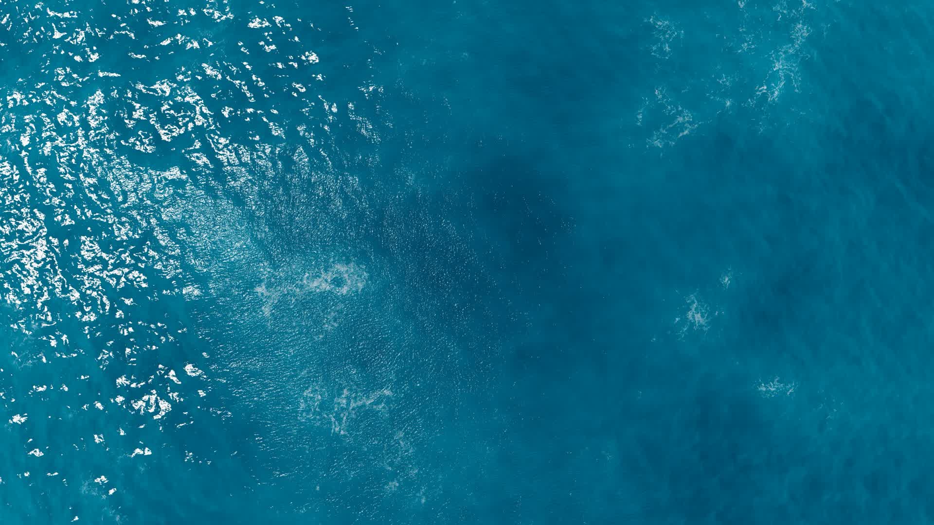 清澈大海波浪背景视频的预览图