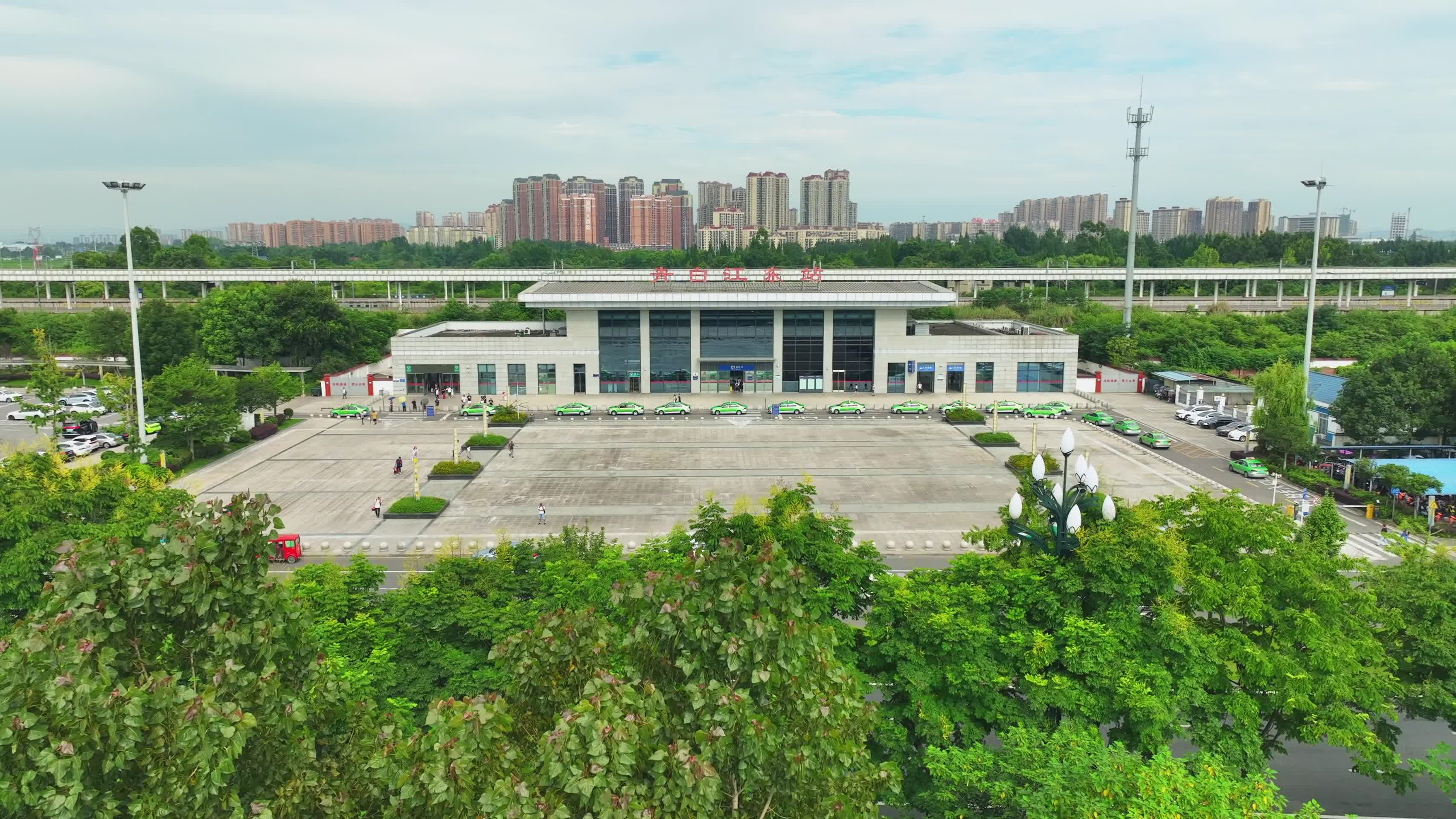青白江东站高铁站视频的预览图