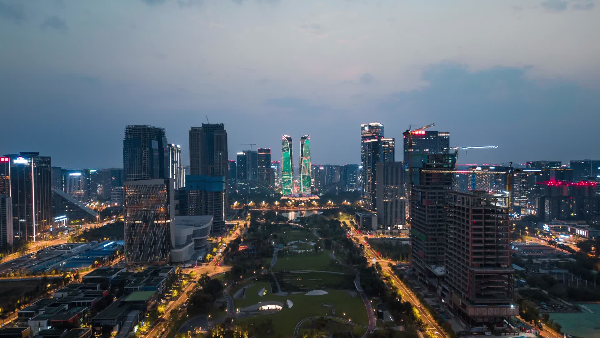 成都金融城双子塔夜景延时摄影成都地标建筑视频的预览图