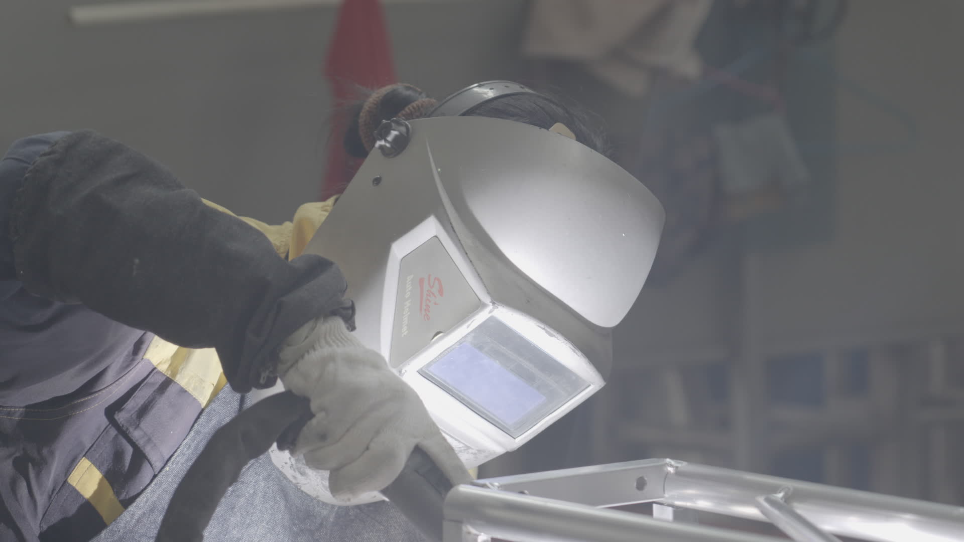 金属焊接1视频的预览图