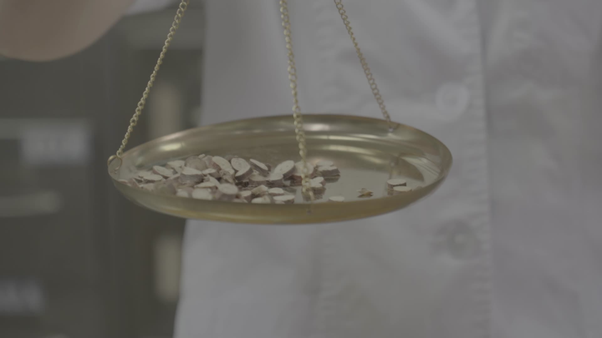 中医抓药称药视频的预览图