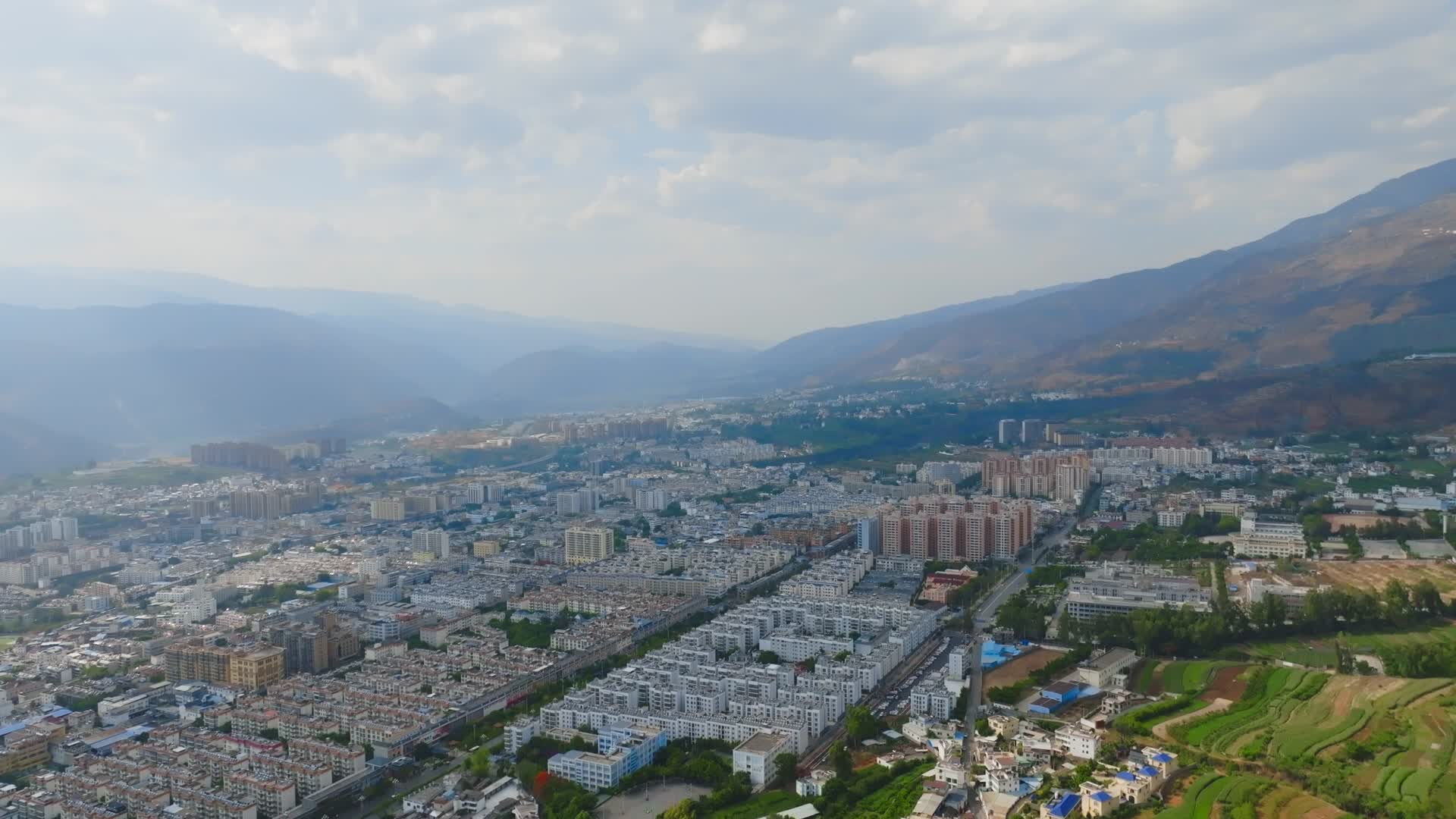 云南省昆明市东川区城市建筑全貌大景航拍视频的预览图