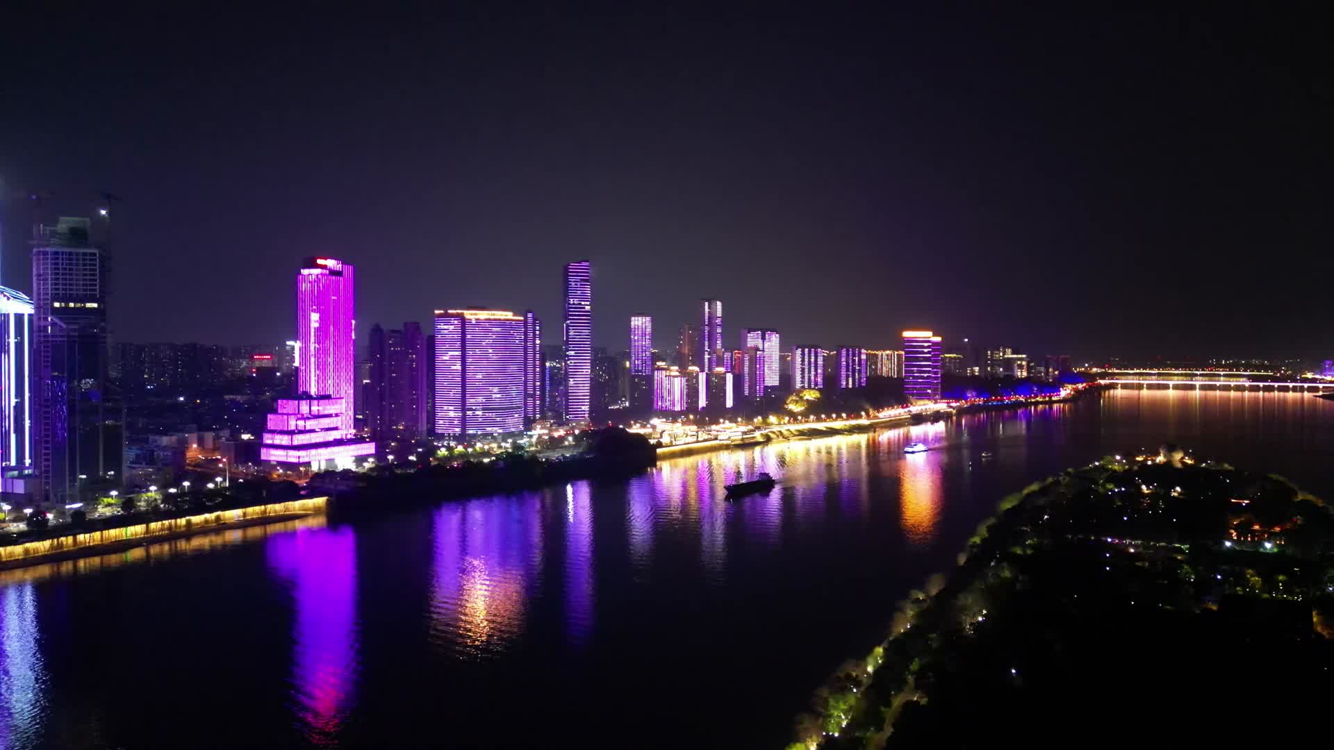 长沙湘江沿岸CBD灯光秀航拍5视频的预览图