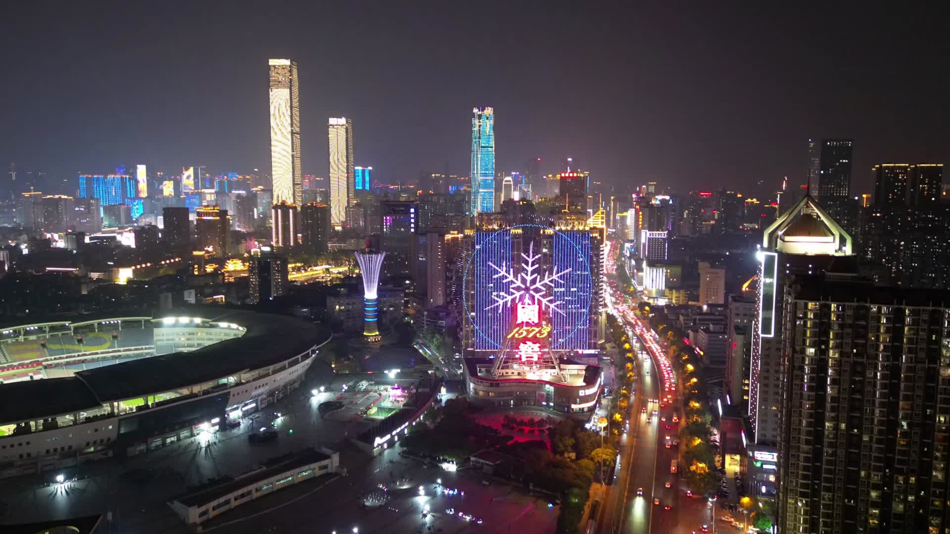 4K长沙摩天轮灯光秀夜景航拍视频的预览图