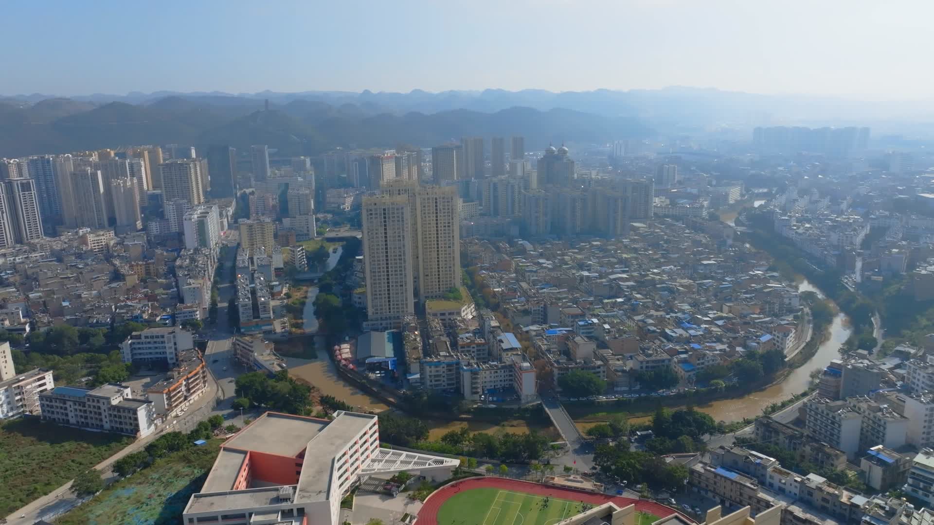 文山壮族苗族自治州盘龙河西山水泥厂航拍视频的预览图