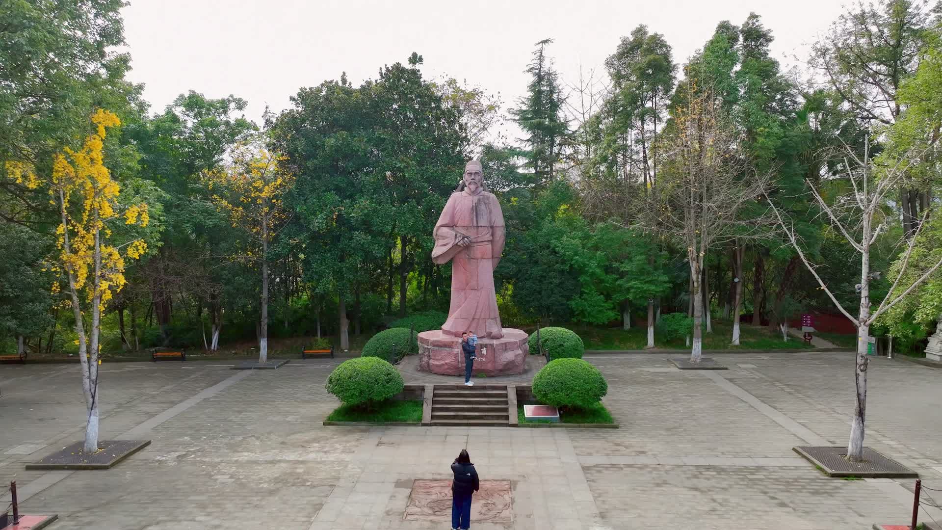三台县杜甫雕像视频的预览图