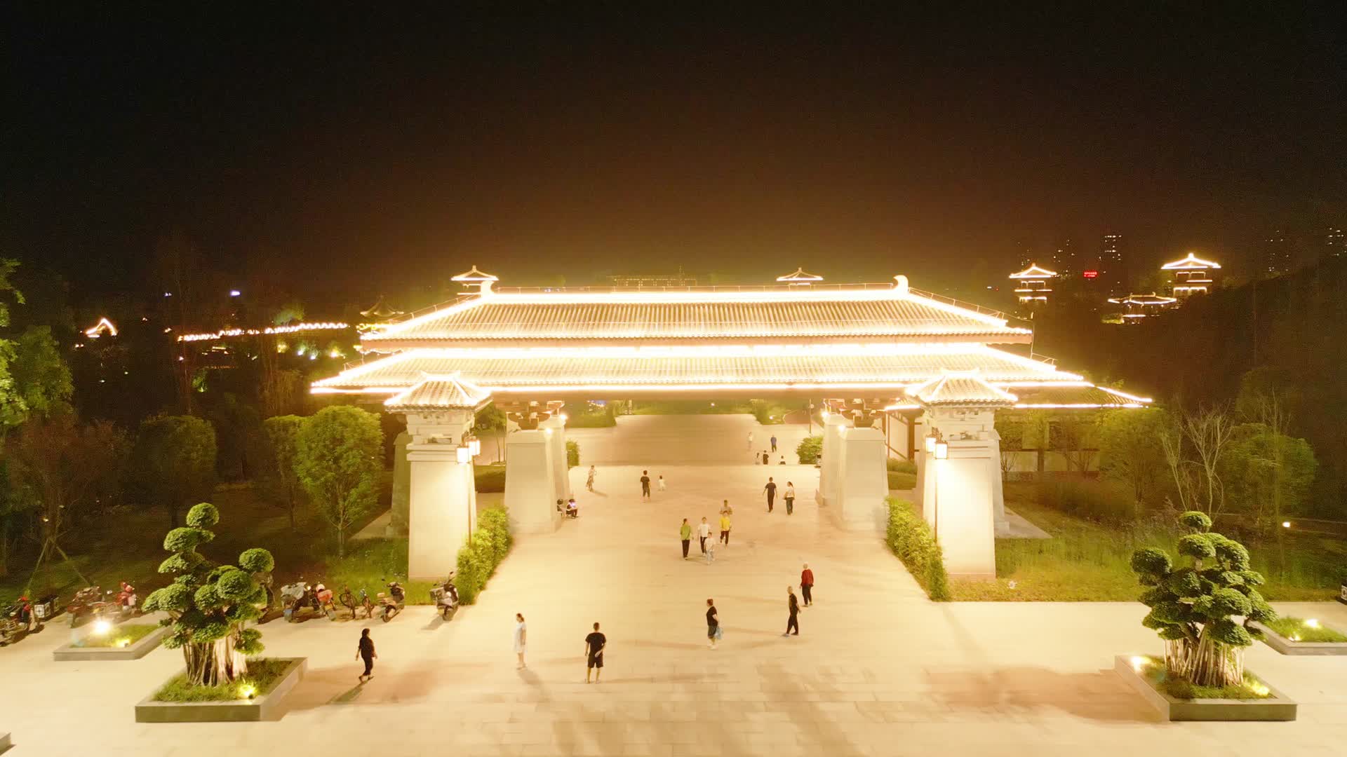4K重庆市荣昌区玉带河公园夜景航拍视频的预览图