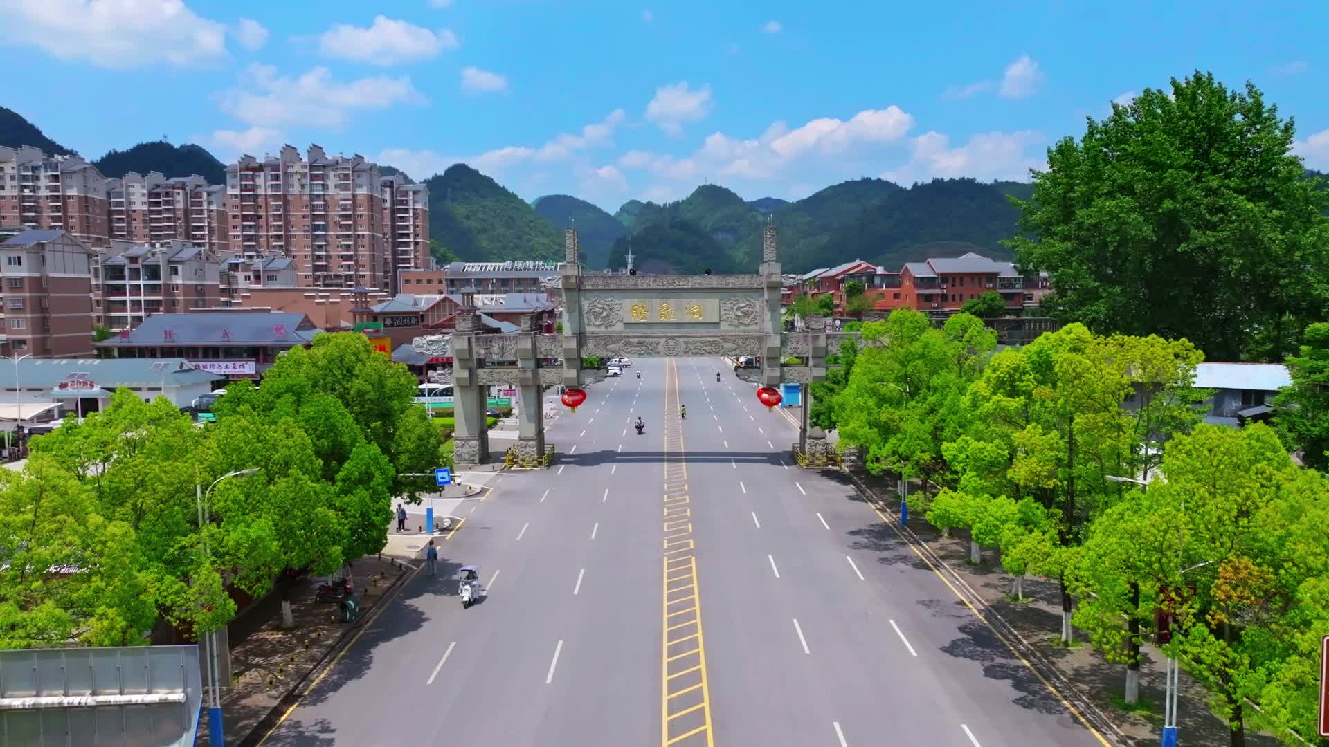4K航拍利川腾龙洞利川市腾龙洞景区视频的预览图
