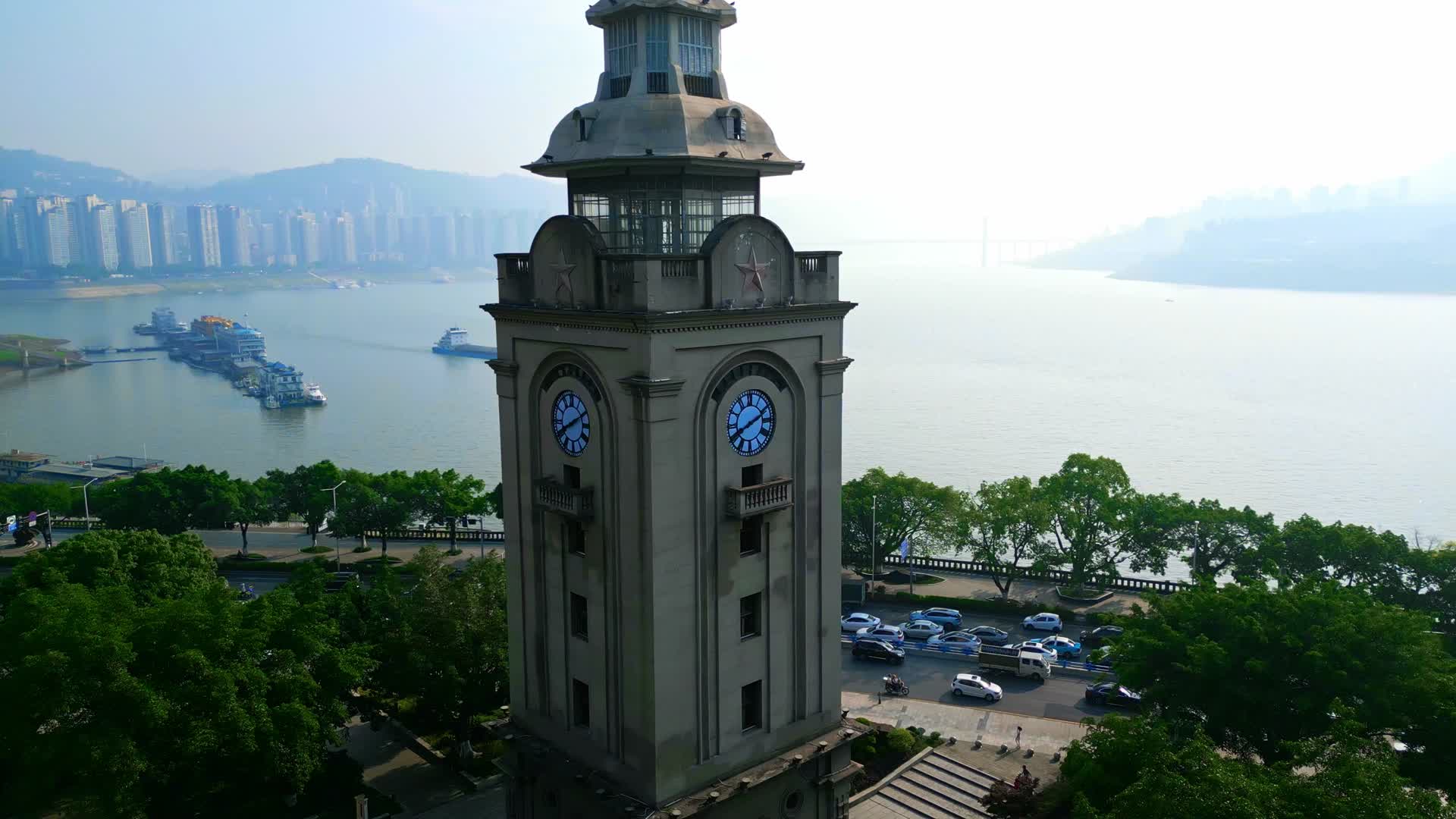 万州体育馆钟楼航拍视频的预览图